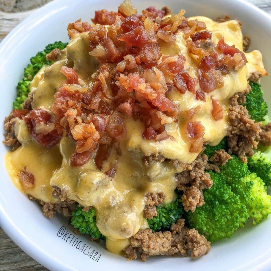 Flavorgod Seasoningsさんのインスタグラム写真 - (Flavorgod SeasoningsInstagram)「Loaded broccoli beef bowl ⁠ -⁠ Seasoning @flavorgod Cheese seasoning⁠ -⁠ KETO Seasonings on Sale here ⬇️⁠ Click the link in the bio -> @flavorgod⁠ www.flavorgod.com⁠ -⁠ By: @ketogalsara⁠ ⁠ 🔹Cheese sauce:⁠ 1/4 stick of salted Kerrygold butter ⁠ 1/4 cup heavy whipping cream ⁠ 1/4 cup Fresh crumbled cheddar cheese⁠ @flavorgod Cheese seasoning .⁠ ———————————-⁠ . 🔹Melt butter on stove, then add in heavy cream and seasoning.Cook until well mixed. Then add in Cheddar cheese and stir till cheese is fully melted.⁠ ————————————⁠ 🔹The ground beef was left over from last night that I seasoned with @flavorgod Taco Tuesday seasoning. 🔹The broccoli was fresh. Placed it in a bowl with a little water. Add a plate to the top and steam in microwave for 3 minutes. Drain and place in bowl to serve. .⁠ -⁠ -⁠ #food #foodie #flavorgod #seasonings #glutenfree #mealprep  #keto #paleo #vegan #kosher #breakfast #lunch #dinner #yummy #delicious #foodporn」7月22日 9時52分 - flavorgod