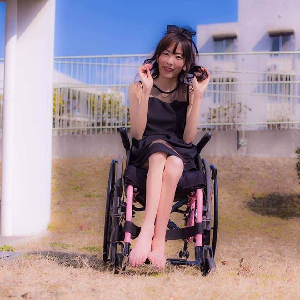 麻生真里さんのインスタグラム写真 - (麻生真里Instagram)「この前久しぶりにバイオリン弾いたらペグがダメになってた😭緩すぎる🤦‍♀️バイオリンのペグなんとかしないと･･･💦悪くならないうちに早めに頑張ります！ #portrait #portraitmood #portrait_star #portraits_ig #portrait_shots #likes #portrait_universe #disabledfashion #wheelchairgirl  #wheelchairbarbie #best_photogram #wheelchairlife #ポートレートモデル #カメラマンさん募集 #モデル #バリナビ #作品撮りモデル #麻生真里 #写真が好きな人と繋がりたい #写真撮ってる人と繋がりたい #撮影以来受付中 #車椅子モデル #車椅子タレント #被写体 #ポートレートモデル  #フリーモデル #ポートレート #カメラマンさんと繋がりたい」7月22日 9時59分 - mariaso_official