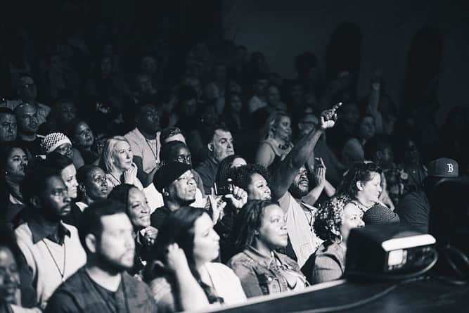 コモンさんのインスタグラム写真 - (コモンInstagram)「Amazing time in Seattle on my #LetLove Concert Tour! Thank you to everyone who came out! It was a beautiful evening that I was grateful to share with you all. I'll be in the great state of California this week with the first two #LetLove stops being in LA on Tuesday and Wednesday! I hope to see you there. Photos by @SadeCJoseph.」7月22日 10時00分 - common