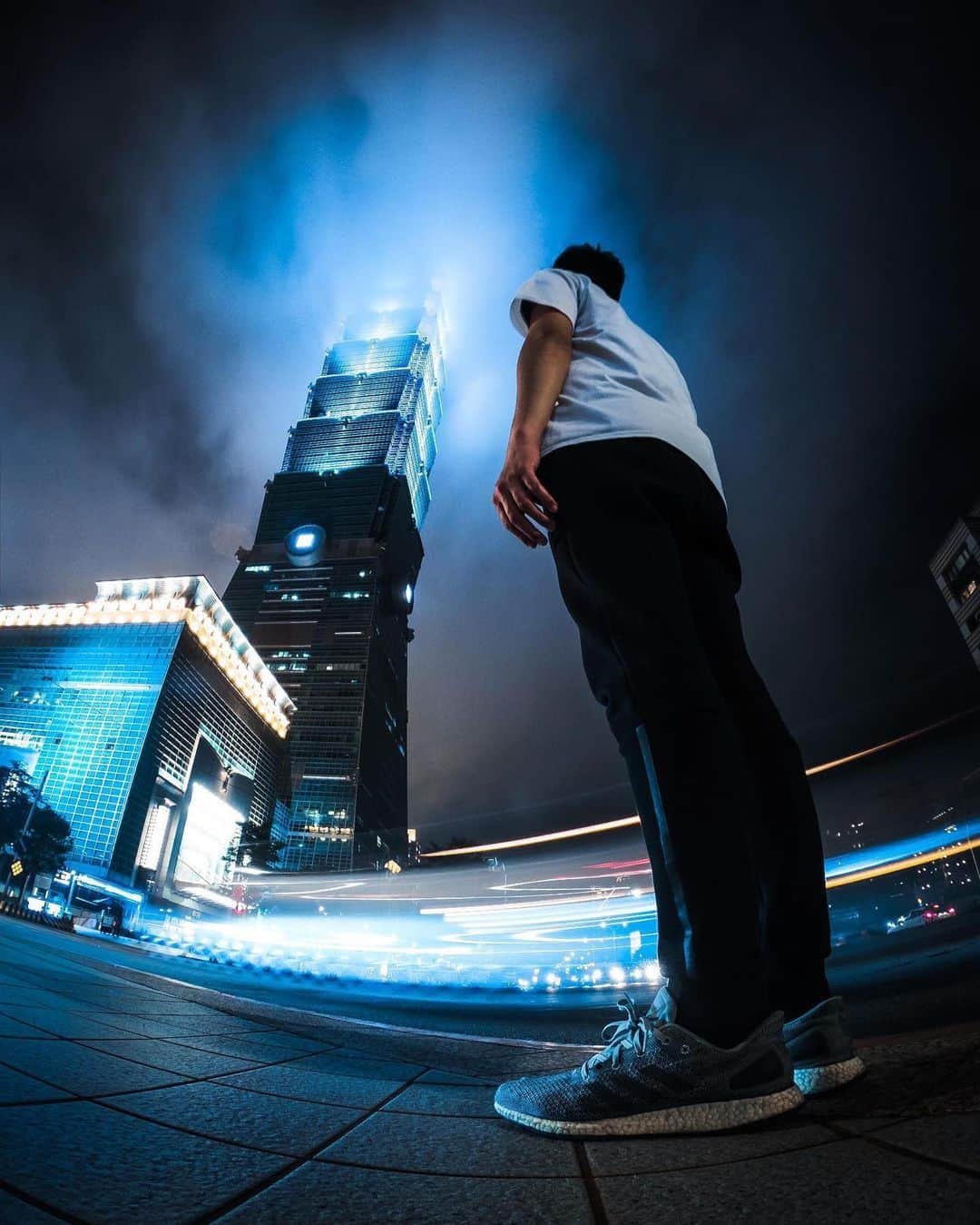 goproさんのインスタグラム写真 - (goproInstagram)「Photo of the Day: Watching time pass in #Taiwan with @jiawaiii + #GoProHERO7 Black. • See more from #NightPhoto Mode on the Inside Line. GoPro.com/news • • • #GoProTravel #GoPro #TripOn #NightPhotography #UrbanExploring」7月22日 10時02分 - gopro