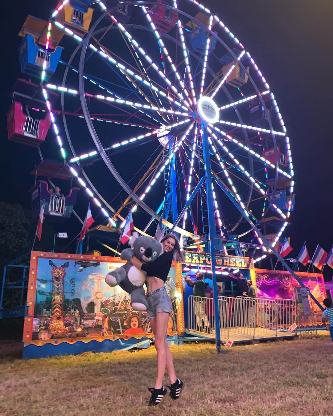 サマンサ・グラドヴィルさんのインスタグラム写真 - (サマンサ・グラドヴィルInstagram)「For your amusement #park 🎡🐨」7月22日 10時08分 - samgradoville