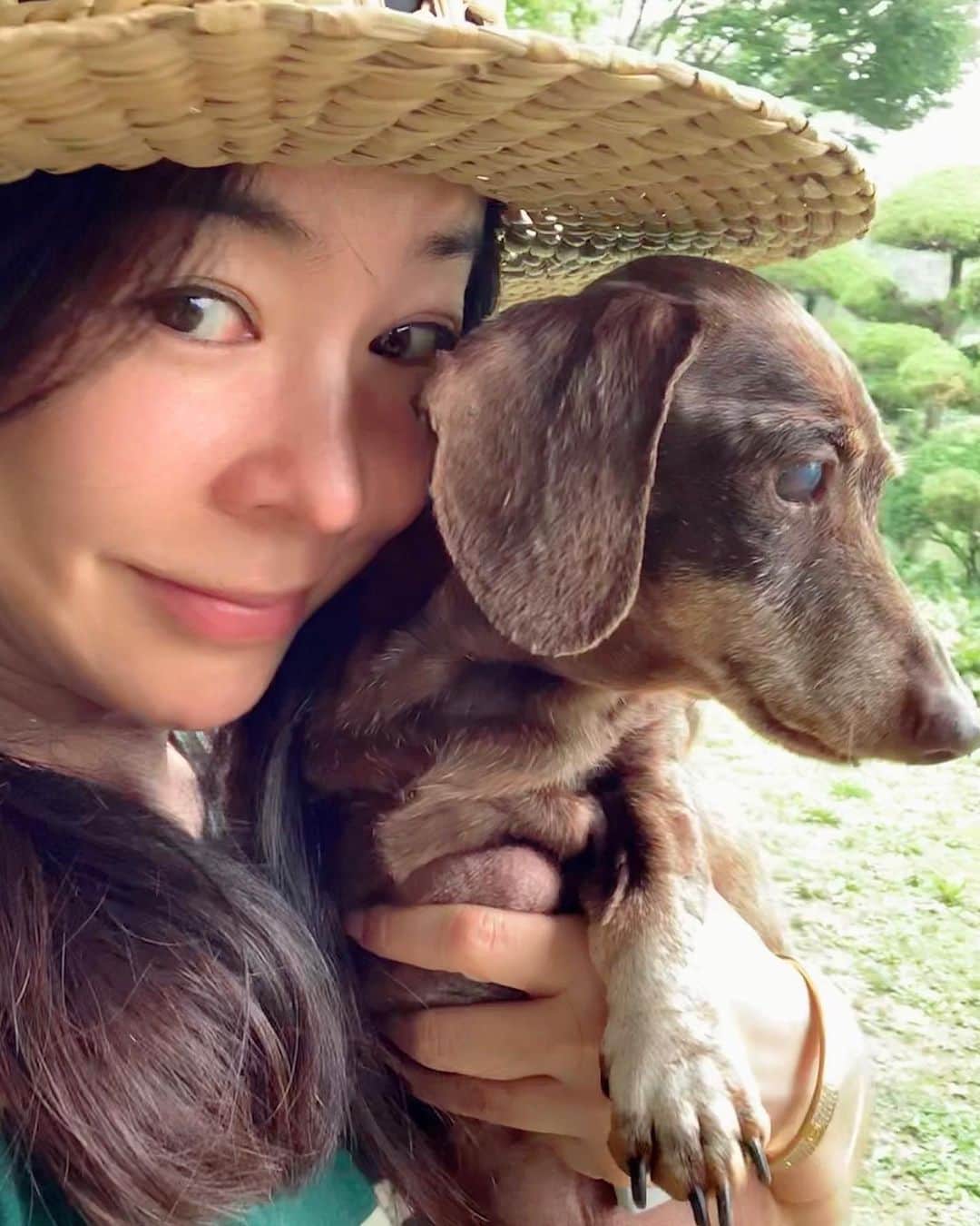 リー・ウネ・ヨンさんのインスタグラム写真 - (リー・ウネ・ヨンInstagram)「#goodmorning #퉁퉁😳 “부부리 쪼꼬와~🌳🌲”」7月22日 10時09分 - leehaeyoung1730