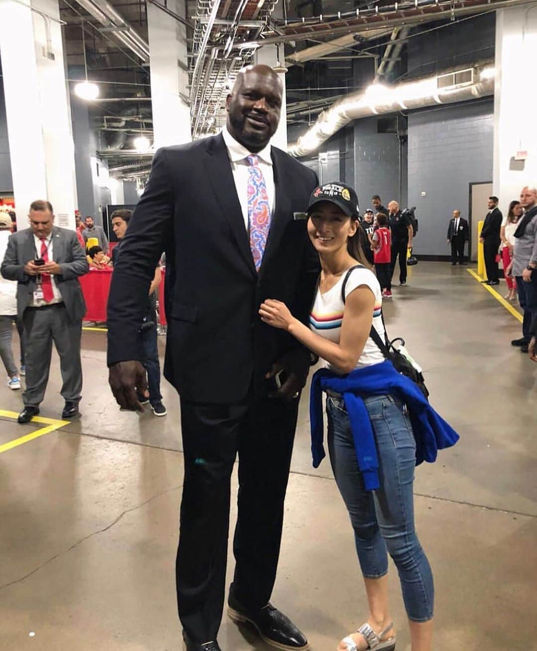 宮河マヤさんのインスタグラム写真 - (宮河マヤInstagram)「Still my favorite photo😍🔥#shaq やっぱり宝物のこの一枚。シャック以上に大きい人と出会うことは今後もきっとない😳🔥（この時わたしは10センチ弱のヒール履いてて180cm近く）Probably the biggest man I'll ever meet in my whole lifetime😳😳」7月22日 21時09分 - maya_m0901