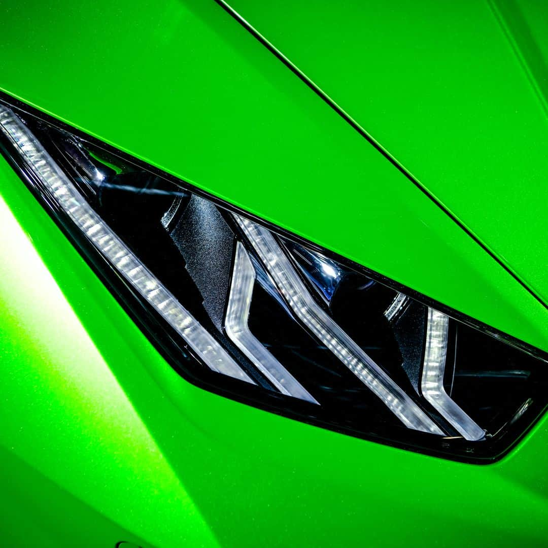 ランボルギーニさんのインスタグラム写真 - (ランボルギーニInstagram)「In details lies the love for Lamborghini. Can you guess which model this is?  #Lamborghini #GuessFromDetails」7月22日 21時01分 - lamborghini