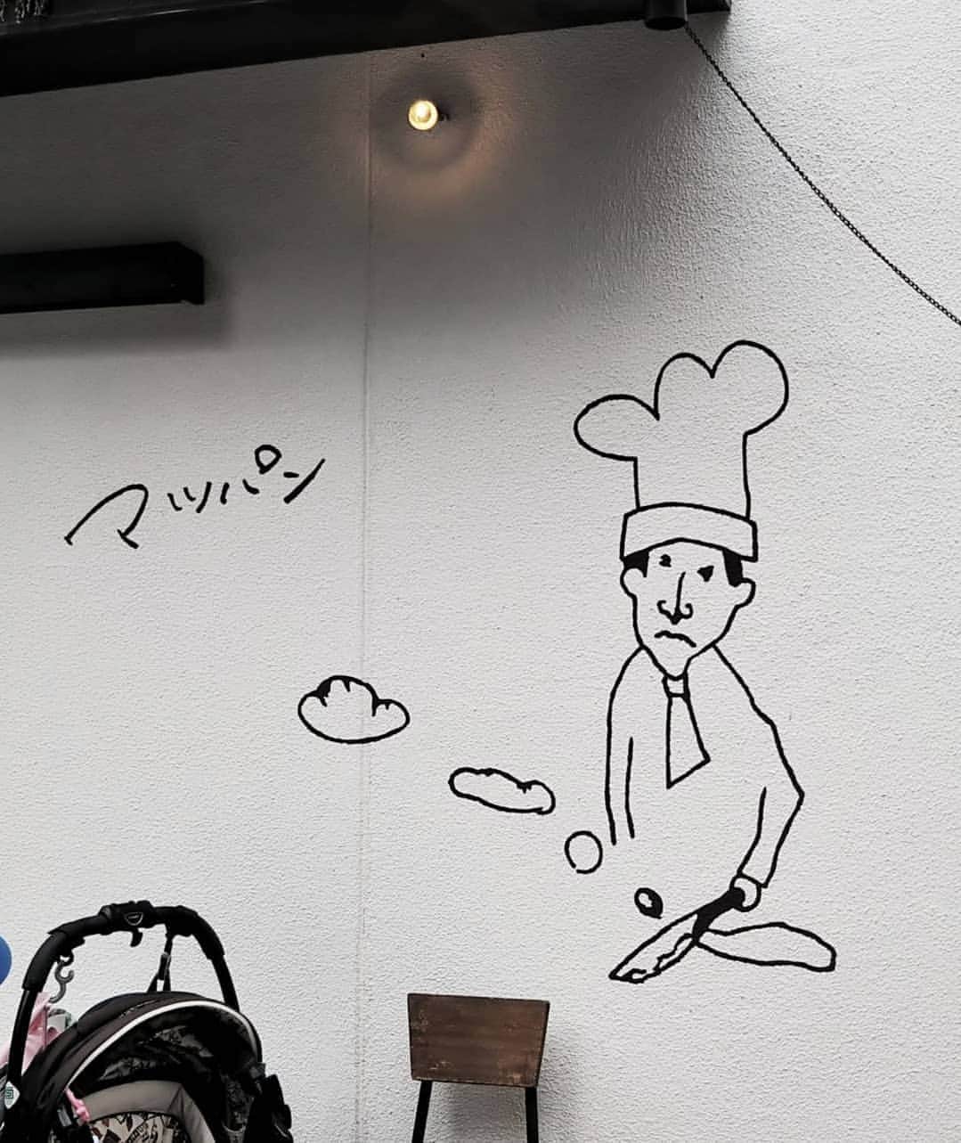Satomiさんのインスタグラム写真 - (SatomiInstagram)「. 2019.7.22* . あっという間に週末も終わって、また月曜日。 そして夏休みに入りましたね🍉 先週実家へ行っていたのが、何だかもう随分前のことのように感じます。 . 実家からの帰り、セーラちゃん @se_ra0227 と遊んでもらいました♪ . 優しいセーラちゃん、もう至れり尽くせりで、私幸せで天に昇るかと思ったわ✨ 器屋さんにパン屋さん、雑貨屋さんに連れていってくれた上に、色違いのカップをプレゼントしてくれました🎁 どこまでキュンとさせてくれるのー‼️ 一生大切にするから❤️ 帰ってから、毎日毎日使ってます。 . ランチのお店も予約してくれて、オシャレなお店で美味しいランチをいただきました🍽️ でも、盛り上がって話したのは、お墓の話と生命保険って大事やねーって話。 ほぼその話！(笑) でも自粛を求められなかったので、周りには迷惑かけてないと思う😁 . 帰りにチーズケーキ専門店へも連れていってもらいました。 子どもたちのお土産に～って。 女神のようなセーラちゃん、今度は広島で横断幕掲げて大歓迎するから！！ セーラちゃんラブ❤️の娘と一緒に、そしてもちろんあびちゃん @abimaru7 も一緒に待ってる✨ 早くおいでー😆 たくさんの愛をありがとう。 . セーラちゃんにいっぱい元気をもらって、別れ際涙が出ました😭 セーラちゃんがもらい泣きするから、涙が止まらんかと思ったわ。 いやぁね、オバチャンは。 すぐ泣く。(笑) . 帰りの新幹線の中で、色んなことを思い出して、そしてまた色んなことに思いを巡らせて、また涙💧 混んでなくてよかったわ。 セーラちゃんが最後にくれたデッカイ保冷剤をタオルに包んで顔を冷やしました。 それにしても、デッカイ保冷剤やなぁとマジマジと見ると、今度は笑いが込み上げてきて、もう完全に変な人やん！ 周りに人がいなくて助かりました😅 . 友達ってありがたいなって何度も思ったこの日、幸せでした。 . . #おでかけ #さとみんとセーラ . . #福岡 #チーズケーキ #マツパン #福岡パン屋 #ランチ #スヴェイルファニチャー  #器 #くぼともこ #フーディーテーブル #kaka #amble  #theroots #symblanc #cheesecake #lunch #wp_deli_japan #igersjp #lin_stagrammer #foodstagram . . . .」7月22日 21時04分 - satomi614