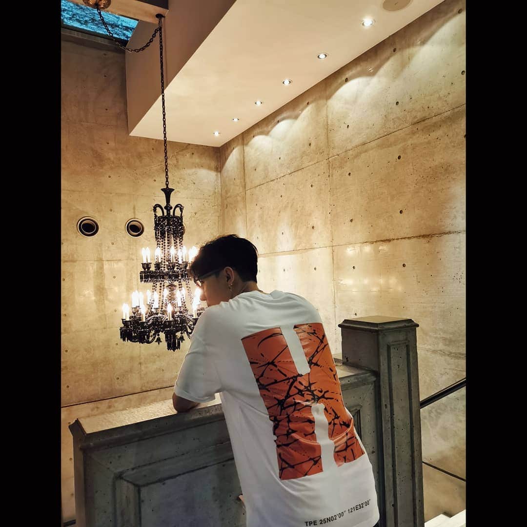 ダンソン・タンのインスタグラム：「H🔥  @hotheart.studio www.hotheart.com.tw #HOTHEART #唐禹哲 #SEVENDAYS」
