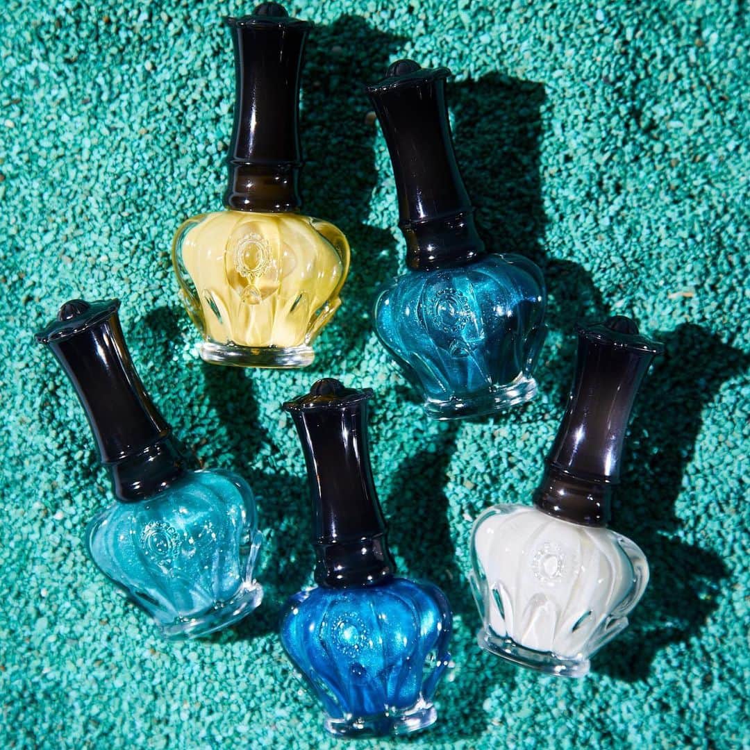 アナスイさんのインスタグラム写真 - (アナスイInstagram)「マリンカラーで指先を彩って🏝💅 夏気分全開でネイルを楽しもう❣️ ﻿  #ネイルカラーA I106 S105 Ｎ001 I905 Ｎ800 #annasuicosmetics #アナスイコスメティックス #annasui #アナスイ #ネイルカラー﻿ ﻿ #サマー#夏ネイル#ネイル #ネイルデザイン#ネイルアート#グリッター#ラメ#夏コスメ#セルフネイル #カラフル #パステル  #makeup #beauty #cosmetics #nail #naildesign #summer」7月22日 19時52分 - annasuicosmetics