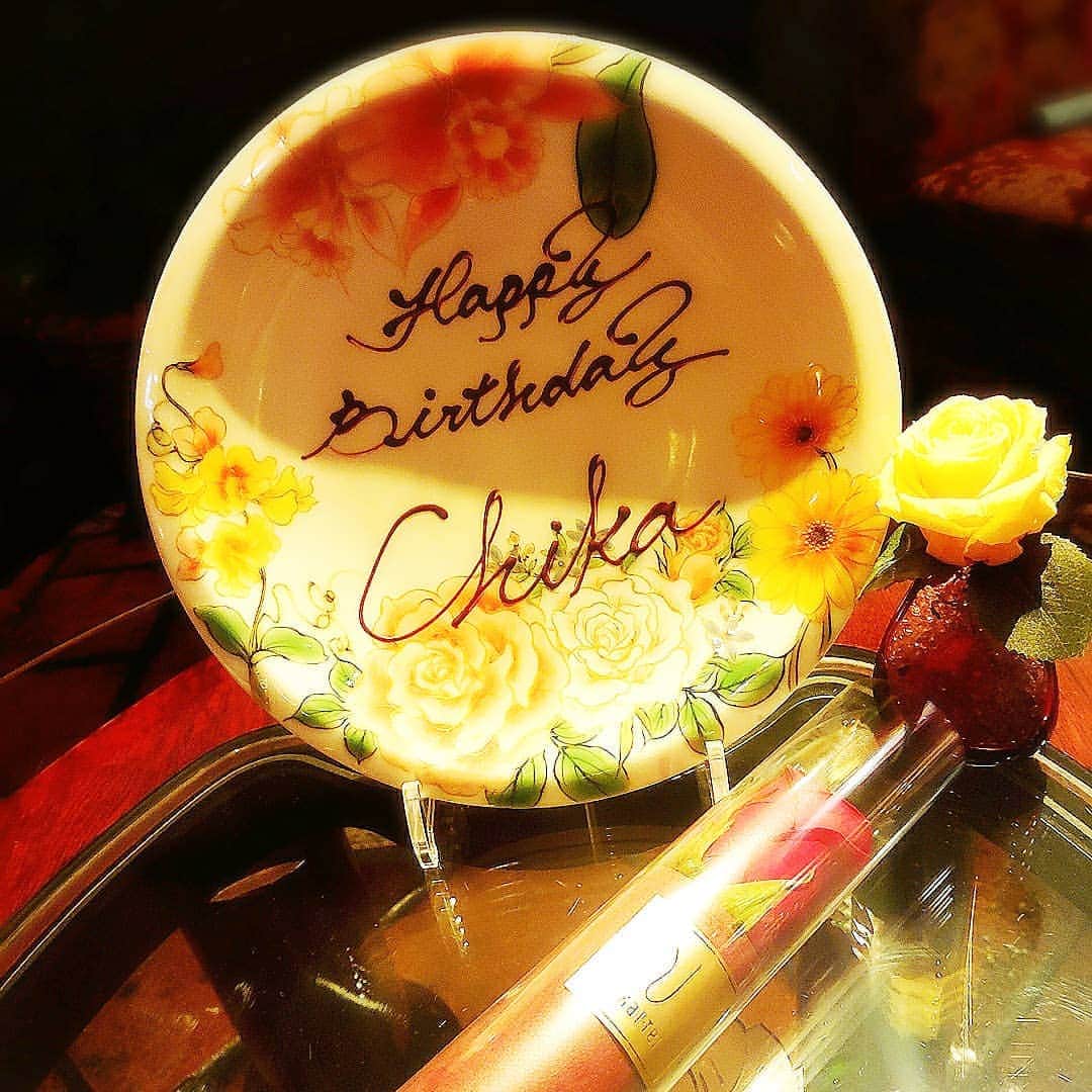 CHIKAさんのインスタグラム写真 - (CHIKAInstagram)「. 主人とBDデート♥️ . #うかい亭 #銀座 #薔薇 🌹💕 #Rose  #Happybirthday #7月生まれ 🦀💕」7月22日 20時07分 - chika72714