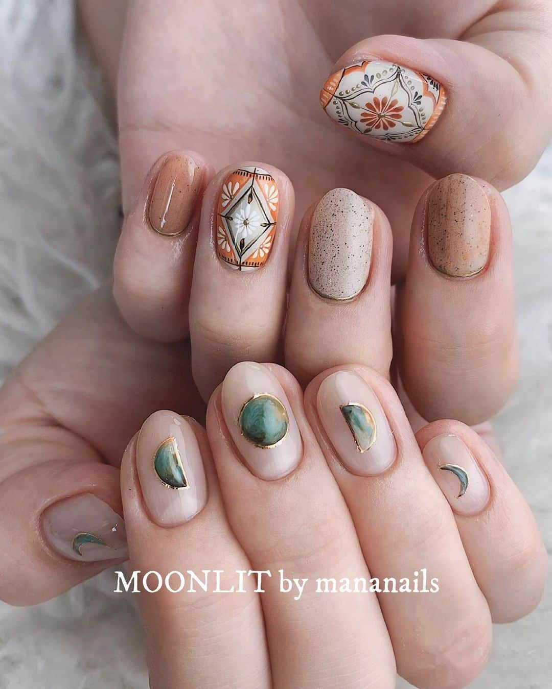 mananailsさんのインスタグラム写真 - (mananailsInstagram)「Tile & turquoise moon Phases of the moonステッカー @nailpartner より明日発売開始です😍🌙 私とお揃いのturquoise moonのデザインが大人気です💙 たくさんアレンジして使ってくださいね💕 ㅤ ☾120min design」7月22日 20時00分 - mananails