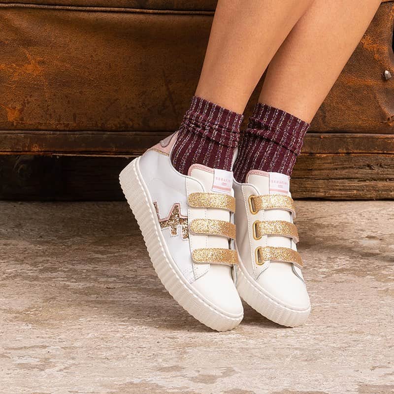 のインスタグラム：「Every day is a good day for a new pair of Serafini! ✨✨✨ Madison White&Gold available on #sale #Serafinishoes #musthave . . . #trendy#sneakers#shoesaddict#fashion#fashiongram#sneakersaddict#shoes#bestseller#woman#fashionlover#italian#style#glitter#gold#bestseller#topshoes」