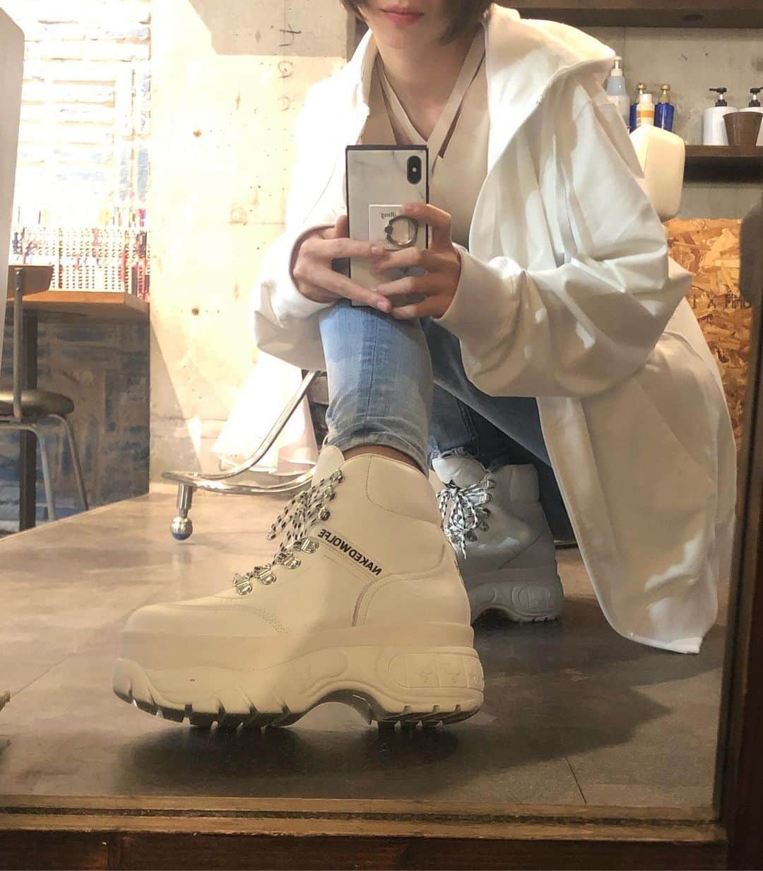 のインスタグラム：「おにゅうのスニーカーとトップスかわね。  #sneakers #sneaker #nakedwolfe #スニーカー #コーデ #今日のコーデ #redyazel #レディアゼル」
