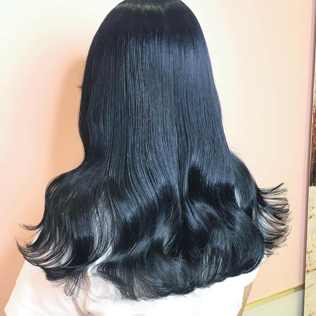 原涼香のインスタグラム：「ㅤㅤㅤㅤㅤㅤㅤㅤㅤㅤㅤㅤㅤ Navy black 💙 黒染めをされていたお客様 ケアブリーチ一回です〜🐻🇰🇷 ㅤㅤㅤㅤㅤㅤㅤㅤㅤㅤㅤㅤㅤ」