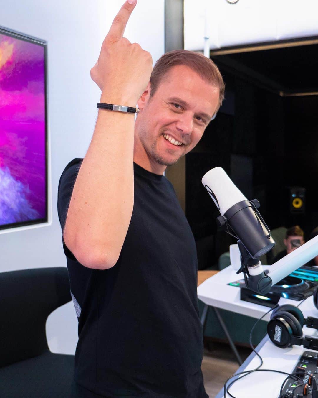 Armin Van Buurenさんのインスタグラム写真 - (Armin Van BuurenInstagram)「I guess some of you have seen me wearing this bracelet already. Join me and get your @asotlive 'Lifting You Higher' bracelet for good cause at www.armadamusicshop.com  Together, we can make a change and make the world a better place in so many ways!  By purchasing this official and unique recycled 'Lifting You Higher' ASOT bracelet, you are supporting #plasticsoupfoundation, show fights for a cleaner ocean, and @stichtingmuziekids, who are creating a musical and worry-free environment for children suffering from cancer.」7月22日 20時16分 - arminvanbuuren
