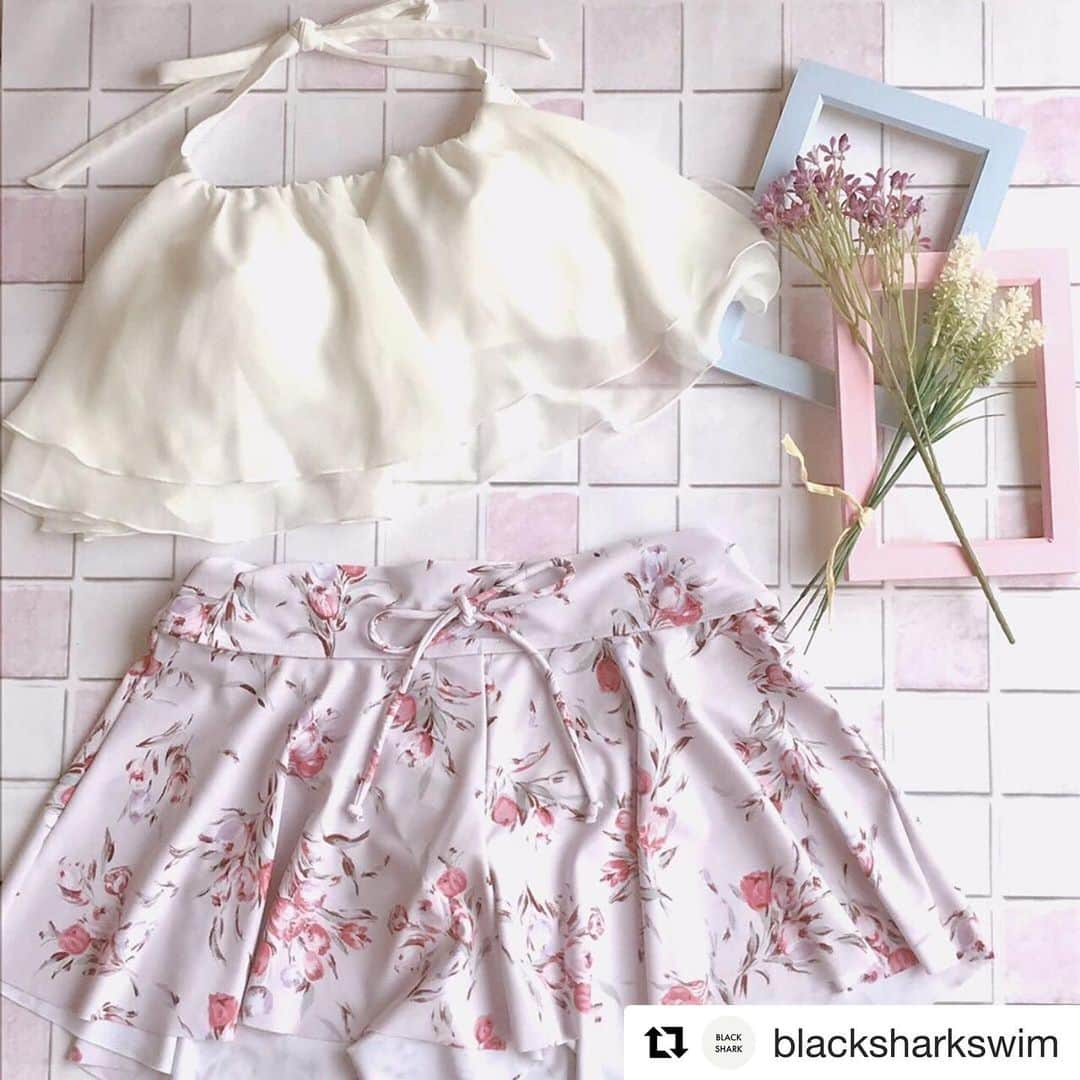 LAISSE PASSEさんのインスタグラム写真 - (LAISSE PASSEInstagram)「swim wear🌺﻿ ﻿ ﻿ ♥️チューリップビキニ3点Set﻿ WHT/LAV/NVY﻿ ﻿ #Repost @blacksharkswim with @get_repost﻿ ・・・﻿ .﻿ @laisse_passe のお洋服とお揃いのチューリッププリント🌷﻿ シフォンのブラとの組み合わせがフェミニンで上品🌿﻿ .﻿ .﻿ ++ 2019 NEW ++﻿ 【LAISSE PASSE】﻿ 09508﻿ ¥17,000+tax﻿ size: 9M﻿ .﻿ color : white / lavender / navy﻿ .﻿ .﻿ .﻿ .﻿ #swimwear #swim #bikini #beach  #laissepasse  #flower #tulip #レッセパッセ #水着 #海外旅行 #旅行 #花柄 #チューリップ」7月22日 20時14分 - laisse_passe