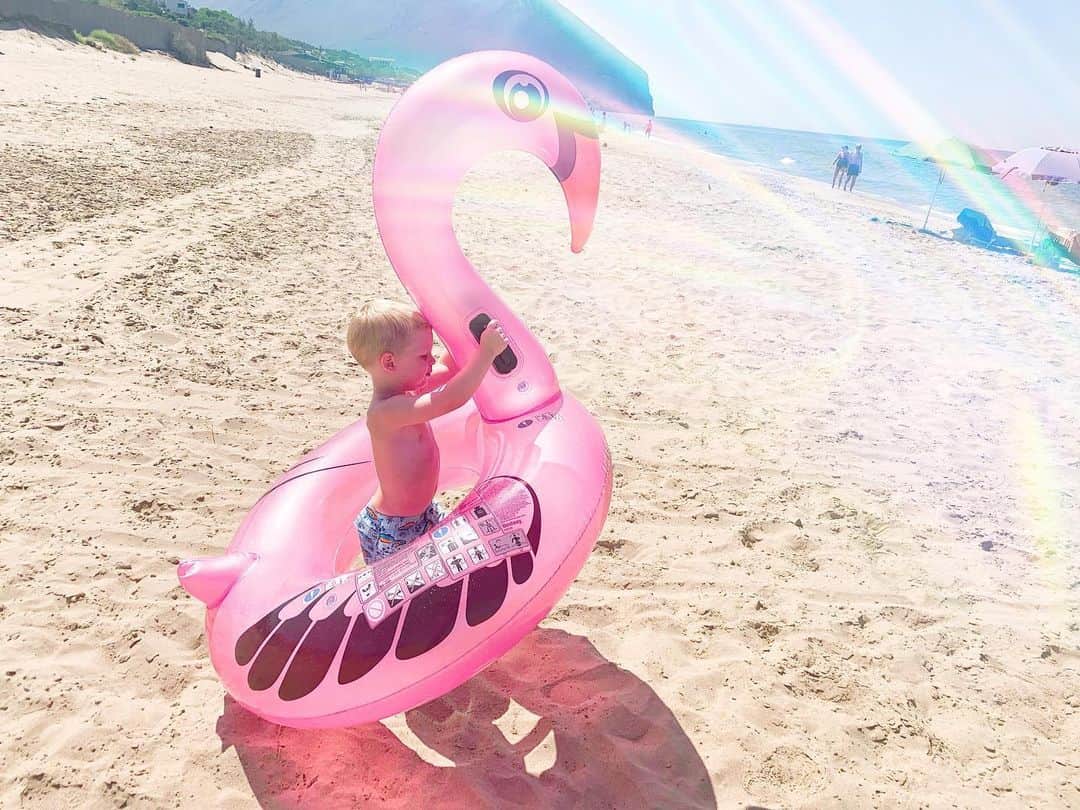 サラ・フェルバーバウムさんのインスタグラム写真 - (サラ・フェルバーバウムInstagram)「🌈 . . . . #reflectionsofme #throughmyeyes #flamingoparty」7月22日 20時23分 - sarahfelberbaum