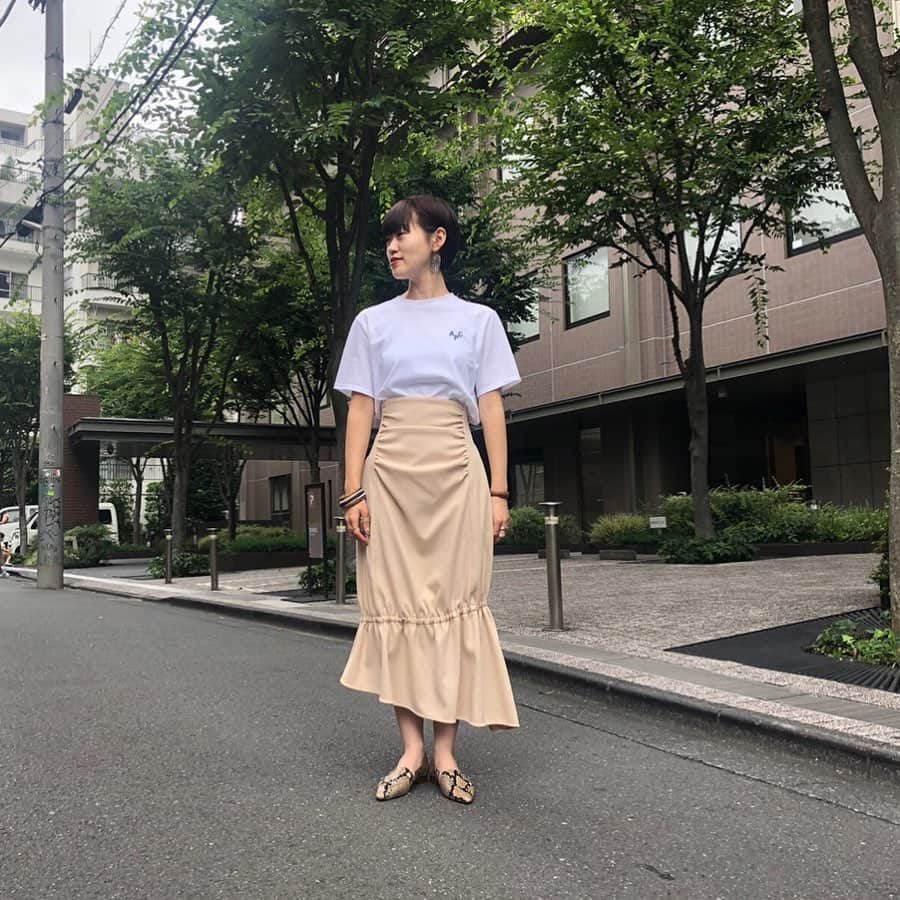 FREAK'S STORE渋谷さんのインスタグラム写真 - (FREAK'S STORE渋谷Instagram)「【 Lady's Styling 】﻿ ﻿ ﻿ ［ item ］﻿ ﻿ Asymmetry gather skirt﻿ no.311-000-0029-0﻿ ¥35,000+tax / ﻿ @elin_official_jp ﻿ ﻿ model: okamoto(160cm)﻿ ﻿ ﻿ #ELIN #apc #apcparis ﻿ #freaksstore #freaksstore19fw  #freaksstore_shibuya_ladys ﻿」7月22日 20時26分 - freaksstore_shibuya