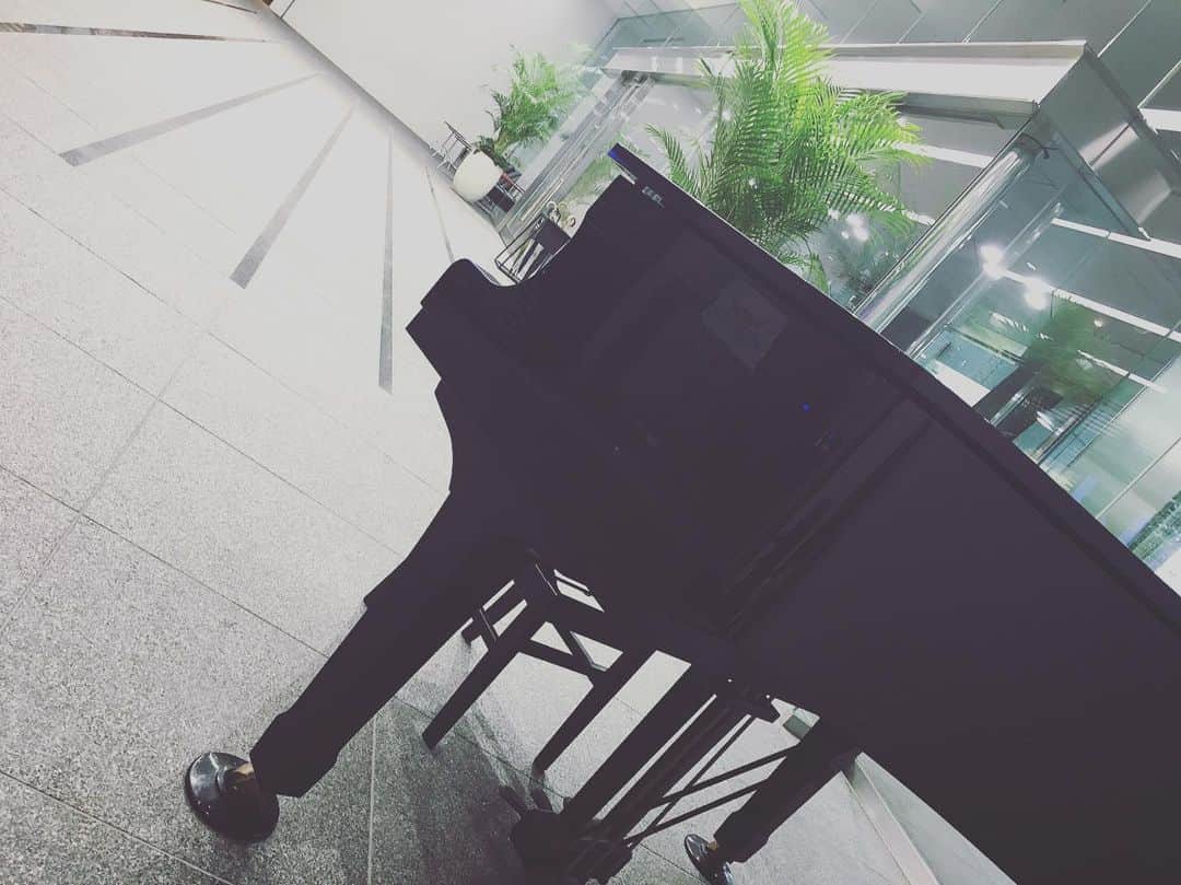 宮本笑里さんのインスタグラム写真 - (宮本笑里Instagram)「#sony に来るたび、この子の音が聴きたくなる  #piano」7月22日 20時43分 - emirimiyamoto