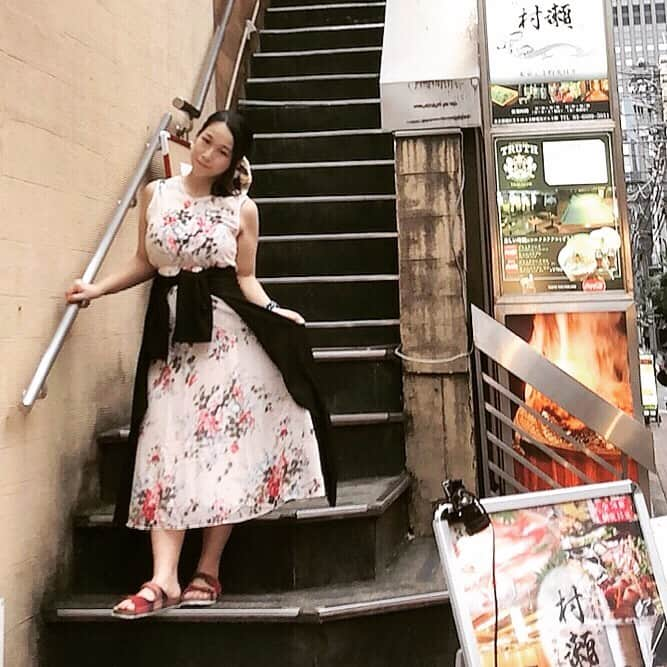 世手子さんのインスタグラム写真 - (世手子Instagram)「I went out to enjoy Japanese food "#hegisoba "ヽ(・∀・) Summer feeling with a new floral dress "#juliaboutique "o(^-^)o Thanks everybody٩( 'ω' )و Nice comments gooooood(๑˃̵ᴗ˂̵) http://velveteye.club/app?p=95&m=5&s=1464&ma=471 @juliaboutique の #新作ワンピース を着て #村瀬田町本店 に #へぎ蕎麦 食べにいったよ٩(๑❛ᴗ❛๑)۶ 暑い時期にさっぱりるんるんでした(=´∀｀) #ジュリアブティック はコスパいいのにしっかりした作りの洋服だから何処へでも着ていけるっっ 【食べログ限定】2.5時間飲み放題付8品『粉雪コース』だったよー！╰(*´︶`*)╯♡ 先付は湯葉だったよー！ サラダは男爵イモとコーンのサラダ～柚子胡椒ドレッシング～ 魚河岸直送～ 大漁刺身五種盛り合わせもありましたっ(^_^)v 夏野菜の冷やし煮物 の出汁ジュレっっ 冬瓜とナスとカボチャっっ 匠の天麩羅は大海老とレンコン、サツマイモ、アスパラでしたっっ  料理長自慢の逸品！自家製ふわふわ出し巻き玉子もジューシーでした^_−☆ #葡萄牛 のタタキもさっぱり（＾＿＾）☆ 〆は越後名物！ #匠のへぎ蕎麦 この時期ぴったりでした(=^x^=) へぎ蕎麦 村瀬で検索だよ！ Casting by @woomy.restaurant」7月22日 12時07分 - rojide