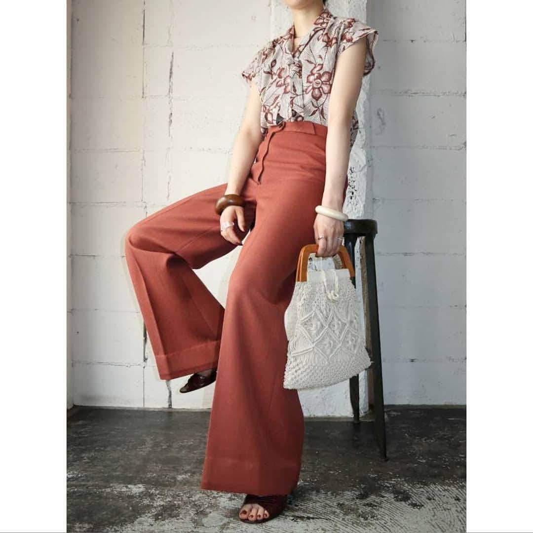 吉祥寺 古着屋 Orfeoのインスタグラム：「Vintage Flower Pattern Tie Blouse  #orfeo #kichijoji #tokyo #vintage #used #fashion #coordinate #outfit #オルフェオ #吉祥寺 #東京 #古着 #古着屋 #ヴィンテージ #ユーズド #ファッション #コーディネート  掲載商品のお問い合わせはメールにて承っております。コメント、DMでのお問い合わせは受け付けておりませんのでご了承ください。」