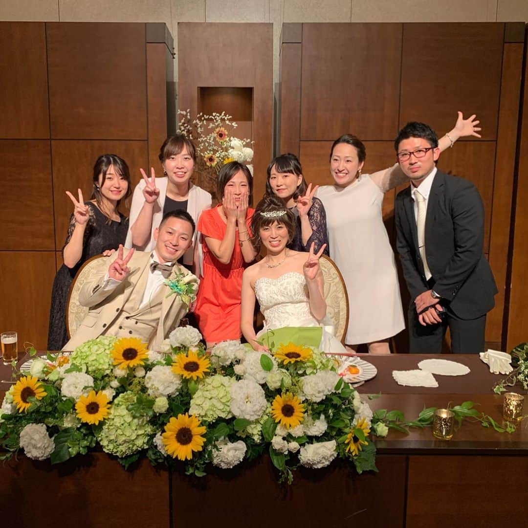 菊池沙都のインスタグラム：「Happy wedding ❤️ 綾乃が女になってた日💐✨ 素敵で幸せな日をありがとう😊💕 #結婚式#Wedding #おめでとう#旅行券ありがとう #ライバル#戦友#仲間#7娘1 #アイスホッケー仲間 . みんなも遊んでくれて本当にありがとう！ 久しぶりにゆっくり会えて楽しかった！ 季那が遊んでくれて愛おしすぎて 英茉にもやっとやーっと会えて とってもほっこりした週末でした🥰💓 #北海道#札幌#苫小牧 #季那は芽依の子供だよ #英茉は知実の子供だよ #十は実咲の飼ってる子猫ちゃんだよ」