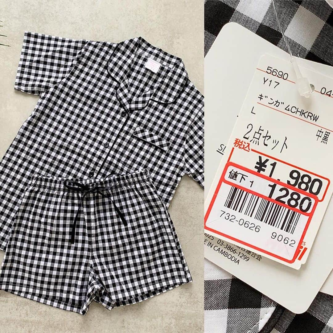 MUMUさんのインスタグラム写真 - (MUMUInstagram)「. . アベイルSALEで1280円〜*可愛すぎるルームウェアをお得にget  _______________________________________ㅤ  アベイルでお家時間が楽しくなる可愛いルームウェアをget。 可愛すぎて選べず2種類購入。  どちらもSALEでとってもお買い得に。 ギンガムチェックのセットアップは税込1,980円→税込1,280円。  スヌーピー柄のセットアップは税込2,480円→税込1,980円に。  乾燥機で縮むことも考えてサイズはどちらもLサイズを購入。 違和感があるほどブカブカな印象もなく、ゆったり着られてラクちんです◎  着画で着用しているピンクの着圧ソックスはキュットスリム。 はき心地が良くて愛用中です。 _______________________________________  #プチプラコーデ #instagood #プチプラ #locari #instalike #服好きな人と繋がりたい #ootd #fashion #今日のコーデ #时尚 #潮流 #snoopy #お部屋着 #きょコ #しまぱと #grshimamura #しまむら購入品 #ルームウェア#夏コーデ #outfit #アベイル購入品 #ぷちぷら #アベイルコーデ #パジャマ #アベイル #アベイル戦利品 #キュットスリム」7月22日 12時49分 - mumudesukamumudesuyo