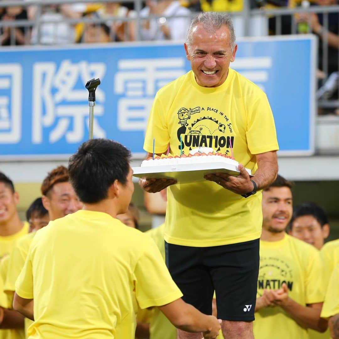 柏レイソルさんのインスタグラム写真 - (柏レイソルInstagram)「🎂💛🇧🇷 #nelsinho #nelsonbaptista #professor #felizaniversario #happybirthday #kashiwa #reysol」7月22日 13時14分 - kashiwareysol_official