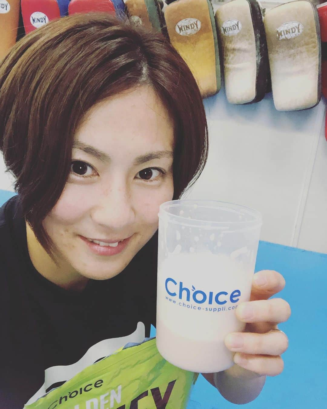 石岡沙織さんのインスタグラム写真 - (石岡沙織Instagram)「@choice.protein  先週末は、木金土日と、連チャンで練習！ 怪我してから続けて練習したの、久しぶりかも、、、 筋肉痛なので、トレーニング後のご褒美頂きました😍🍓笑 . #チョイスプロテイン #ゴールデンホエイ #からだにいいものだけ #choice」7月22日 13時19分 - saori_ishioka_mma