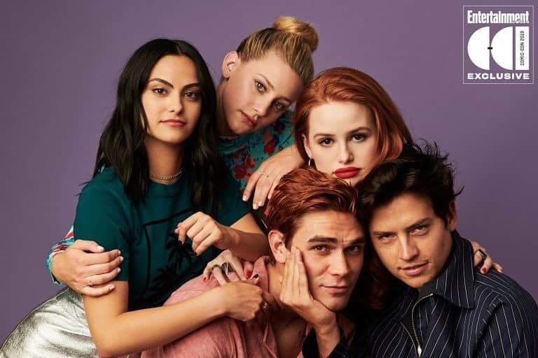 リリ・ラインハルトのインスタグラム：「Comic Con always reminds me how lucky I am to be part of something so special and thankfully it’s with these beautiful people. Thanks for coming out to see us this weekend ❤️」