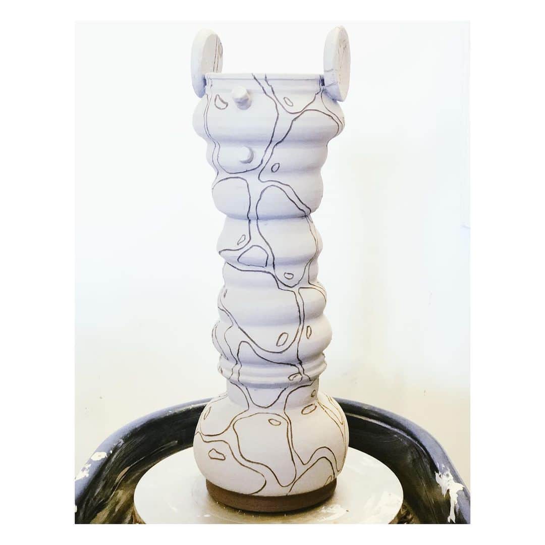 アポロジーさんのインスタグラム写真 - (アポロジーInstagram)「Third step : enjoy ? /// /// Troisième étape : apprécies ?  #ceramics #clay #handmade #pottery #studio #sculpture #vase #art #freedom #moderncraft」7月22日 13時40分 - olivia_cognet