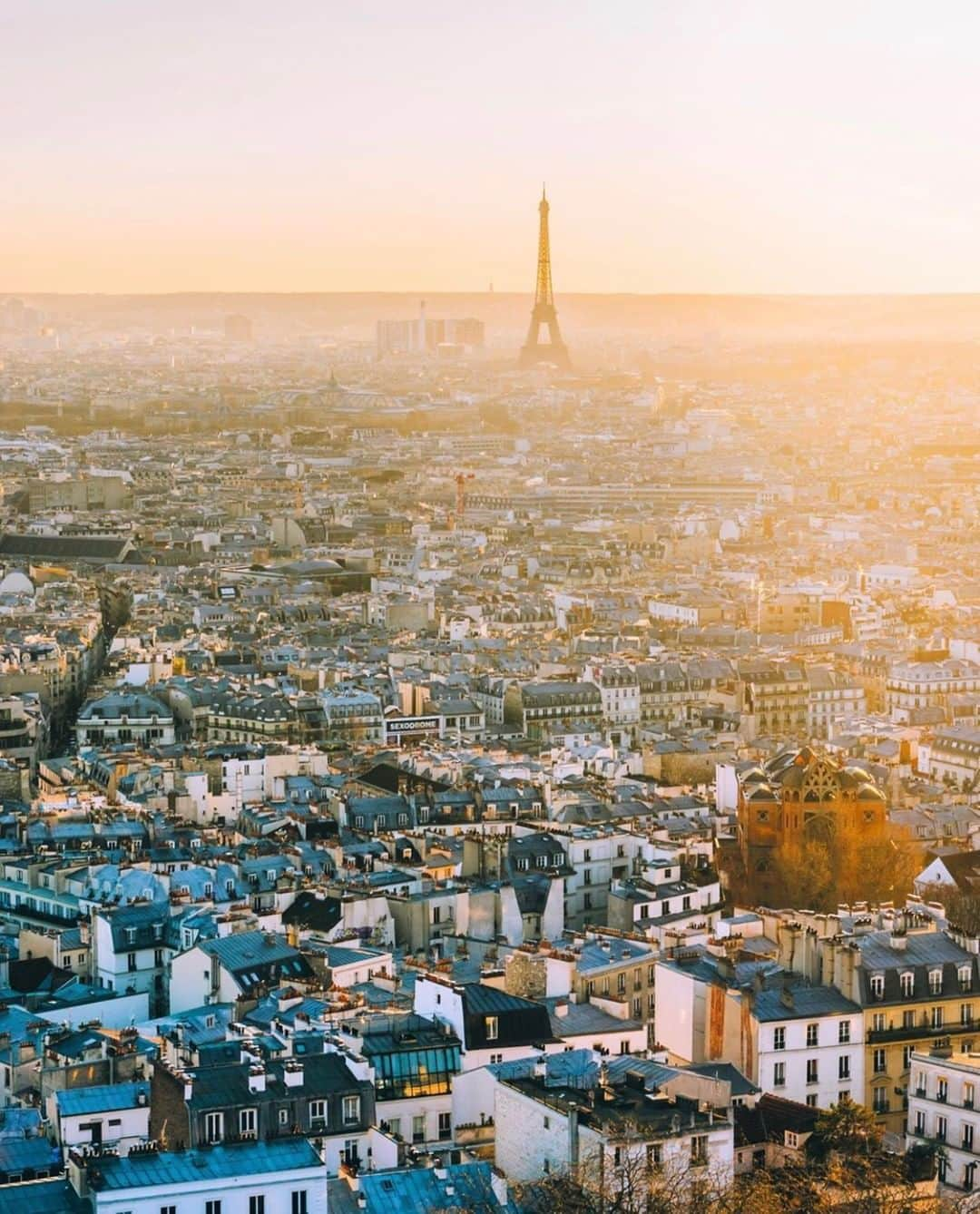 ポールカさんのインスタグラム写真 - (ポールカInstagram)「L’été parisien, dans la quiétude du petit matin. ⠀⠀⠀⠀⠀⠀⠀⠀⠀ -⠀⠀⠀⠀⠀⠀⠀⠀⠀ Parisian Summer, in the quietness of dawn. ⠀⠀⠀⠀⠀⠀⠀⠀⠀ ⠀⠀⠀⠀⠀⠀⠀⠀⠀ #Regram @mary_quincy #Inspiration #ParisMaVille #EiffelTower #SummerInParis」7月22日 14時00分 - paulekaofficiel