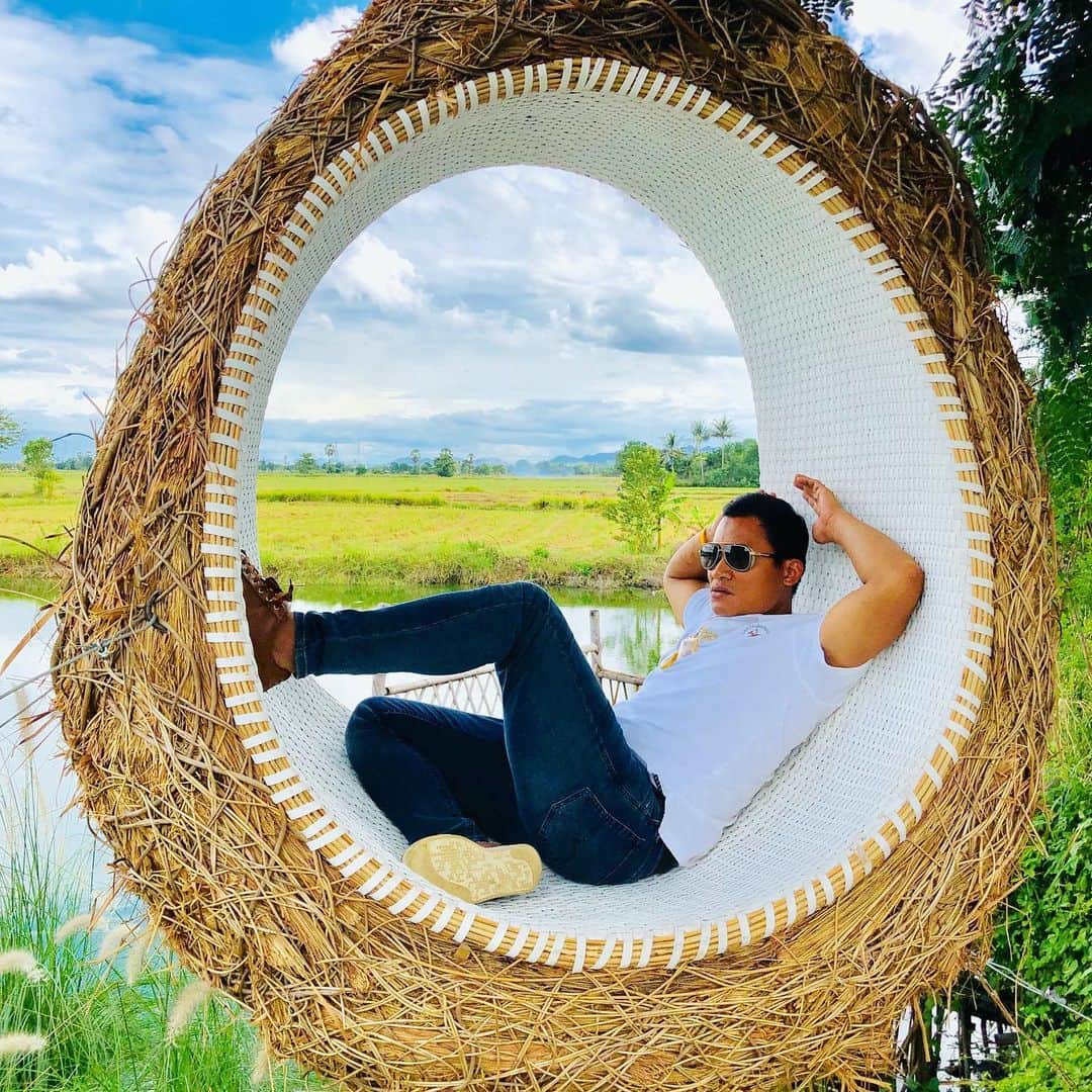 トニー・ジャーのインスタグラム：「Feel free to get a rest 😄😃😀」