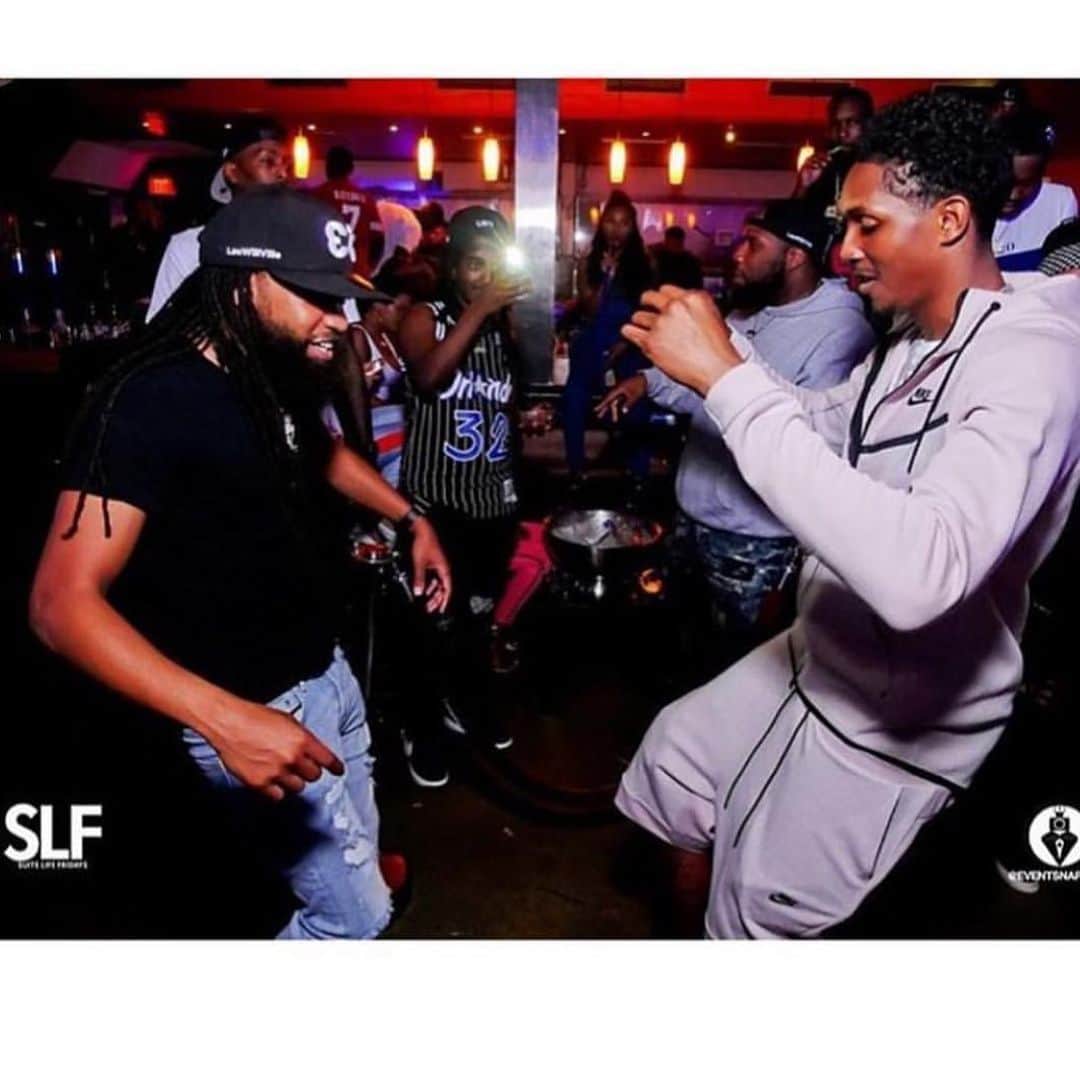 ルイス・ウィリアムスのインスタグラム：「A lot of guys got homies that’ll take bullets for them. But I’ll take one for my guy. That’s the difference. Happy bday killa!!! @kenny_bizness」