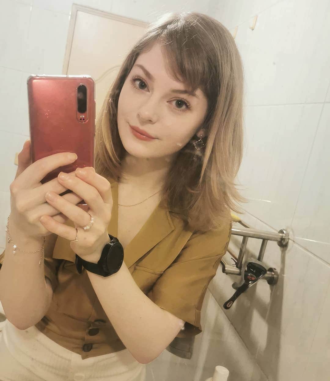 Ella Freyaのインスタグラム：「Sup loser」