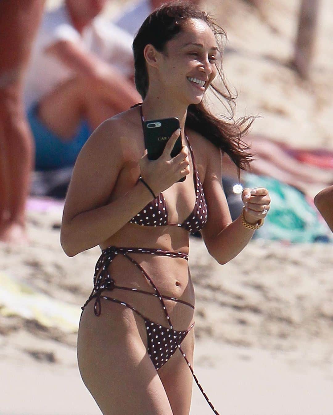 Just Jaredさんのインスタグラム写真 - (Just JaredInstagram)「@realjessemetcalfe & @carasantana bare their hot bodies during the day at the beach in Spain! #JesseMetcalfe #CaraSantana Photos: Splash」7月22日 14時24分 - justjared