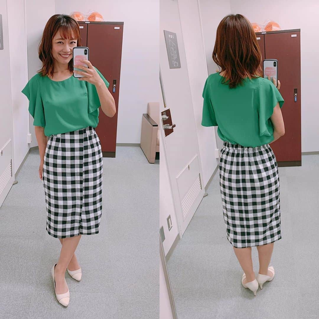 彼方茜香さんのインスタグラム写真 - (彼方茜香Instagram)「みどり♥ 服と髪型で印象って変わるねぇ♪ 髪伸びた気がするー。少しのばーす。 #すまたん #読売テレビ #ytv #studio #hairstyle  #fashion #彼方茜香 #自撮りの後ろ姿って #その66」7月22日 14時37分 - serikaochikata