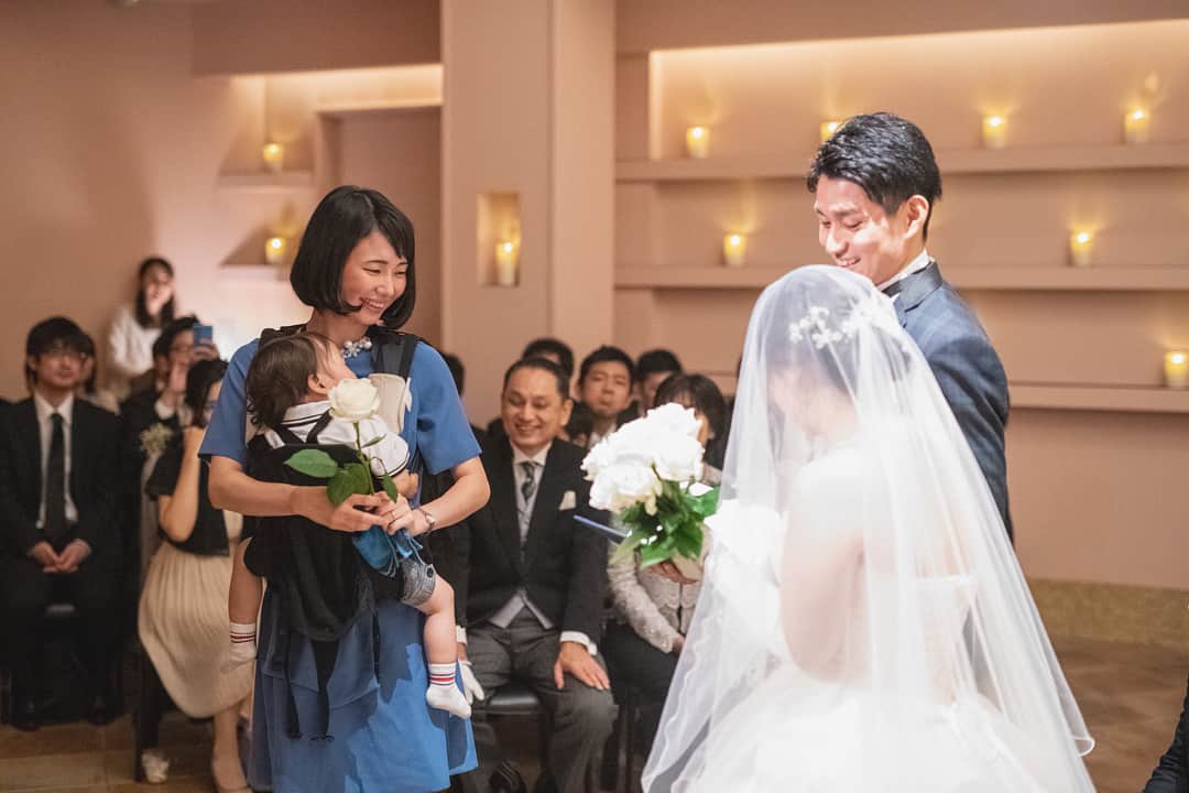 miyakoweddingさんのインスタグラム写真 - (miyakoweddingInstagram)「. 笑いあり涙あり 感謝を伝え、祝福の言葉を頂き、 想いのこもった12本のバラを新婦様に贈る ダーズンローズセレモニー＊.:° . . 都ウェディングでは 毎日がウェディングフェアです！ 会場見学やご試食(要予約)はもちろん、 1組ずつ担当のプランナーがご案内しております！ . 感謝の気持ちを「料理とおもてなし」で伝える。 . お2人らしい最良の結婚式を ミヤコウェディングで叶えましょう○*° . #都ウェディング #ミヤコウェディング #miyakowedding  #広島 #福山 #レストランウェディング #restaurant #wedding #ステーキ懐石都春日  #人前式 #チャペル #ダーズンローズセレモニー #挙式 #セレモニー #ウェディングフェア #試食 #式場見学 #プレ花嫁 #卒花嫁 #日本中のプレ花嫁さんと繋がりたい」7月22日 14時38分 - miyakowedding