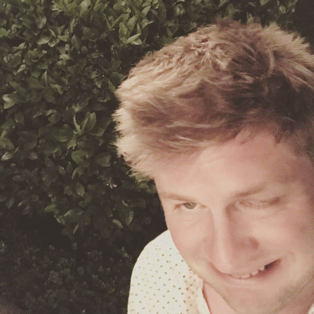 マイケル・グラント・テリーのインスタグラム：「Hereditary 3. Staring me.」