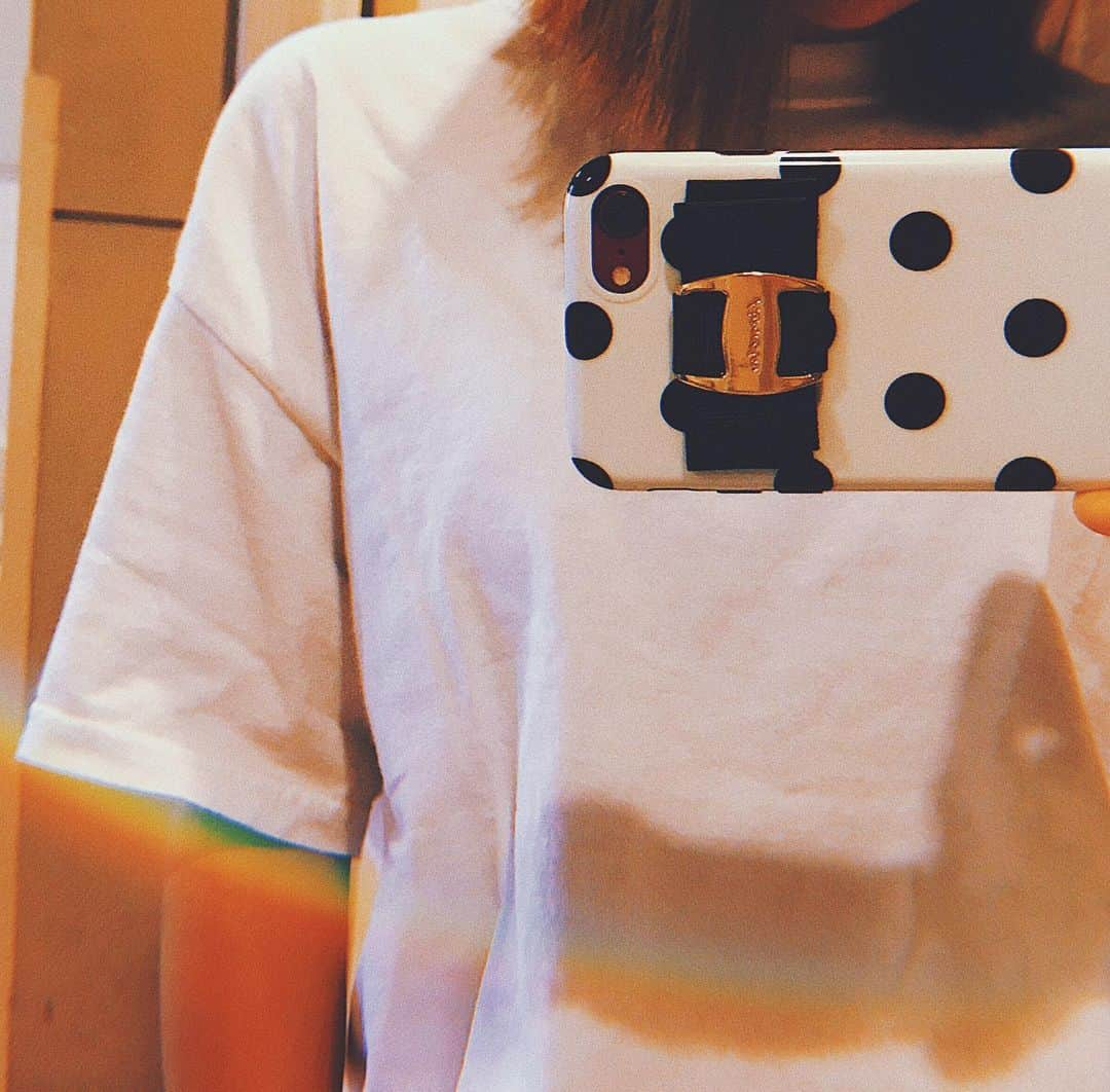 Rioさんのインスタグラム写真 - (RioInstagram)「girlyなphone case🌀💐💕 . 服によってケース変えたくなる私は大人っぽい服着るときにこれ使ってるよ♡♡ このケースが売っている @alamain2018 は絶賛 summer sale開催中みたいです👏✨ 期間は7/20〜7/28 23:59まで！チェックしてみて❤︎ . #alamain #iPhoneケース #iPhonecase #ハンドメイド #ハンドメイド作品 #ハンドメイド作家 #ハンドメイド雑貨#プチプラ#韓国ファッション」7月22日 15時15分 - rioflake0107