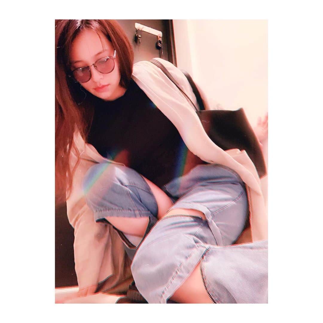 のインスタグラム：「お洒落すぎる。 履きこなせるかな…？笑。 暑かったら短パンになるんだよ、これ☺︎☺︎☺︎ デニムのこといつもズボンて言っちゃう😂😂😂 * * * #ootdfashion #ootd #fashion #denim #👖」