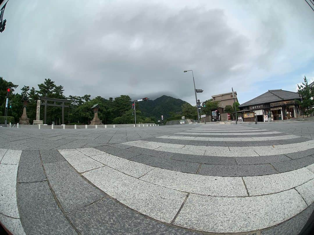 春日潤也さんのインスタグラム写真 - (春日潤也Instagram)「出雲大社の真上に雲の輪が出来てる⛩ さて東京へ🤩 #出雲大社」7月22日 15時23分 - junya_kasuga