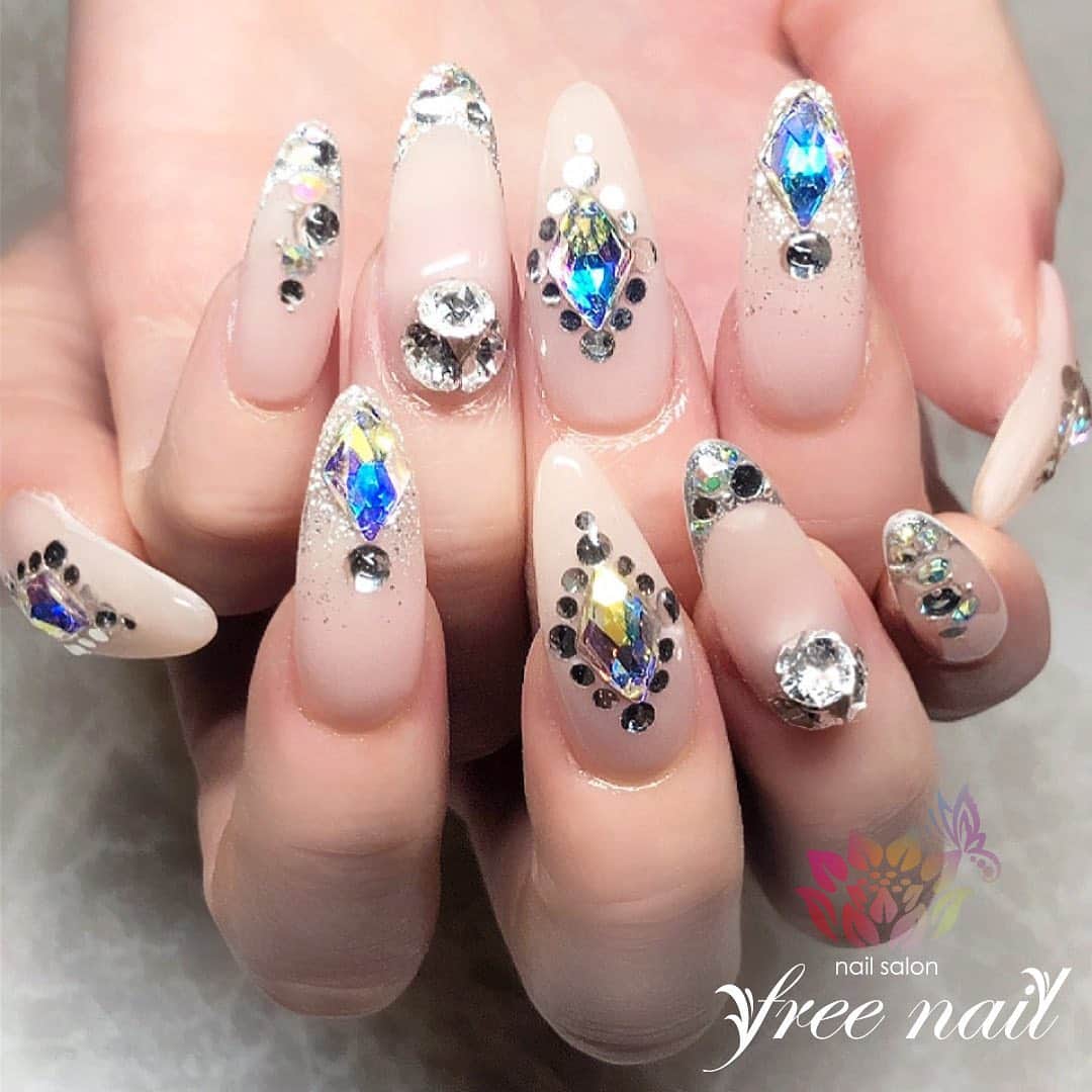 free nail フリーネイルのインスタグラム：「. お客様ネイル💅🏻🦋✨ . ダイヤモンドネイル💎✨ . 贅沢美爪ネイル💎✨ . ご来店ありがとうございました🙇🏻‍♀️🙇🏻‍♀️🙇🏻‍♀️💗 . #ネイル #フリーネイル #ネイルアート #ジェルネイル #ネイルサロン #大阪ネイルサロン #ネイルデザイン #ネイルチェンジ #ラメフレンチ #ダイヤモンドネイル #ビジューネイル #ストーンネイル #ラメネイル #ピンクベージュネイル #シルバーネイル #デザインネイル #シンプルネイル #トレンドネイル #美爪ネイル #ロングネイル #夏ネイル #美甲 #日式美甲 #summernails #nailsart #nailsalon #nailsdid #newnails #newnail #freenail」