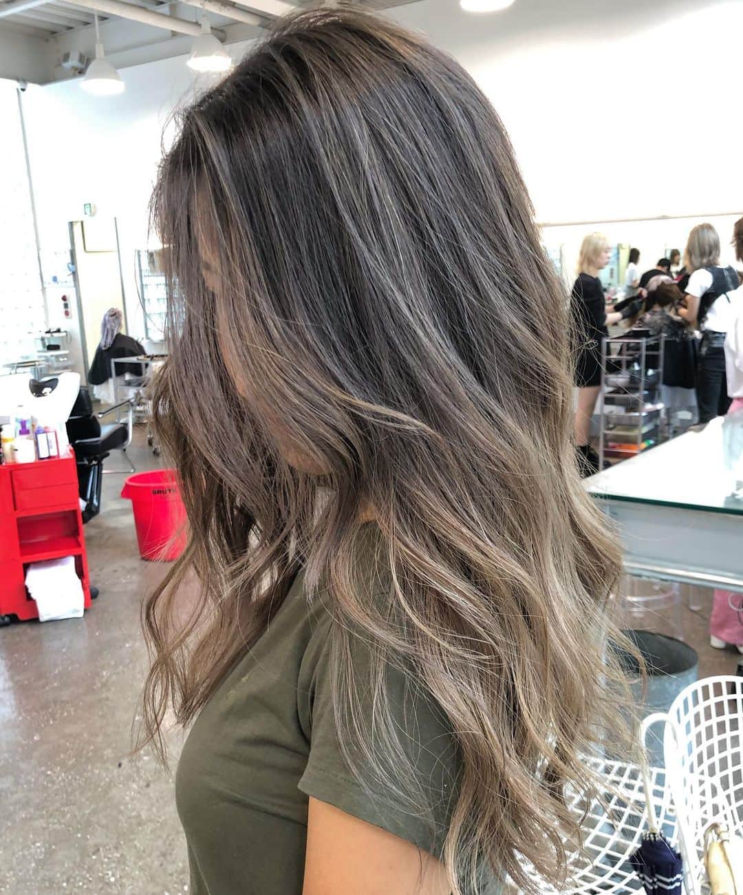 のインスタグラム：「【超リアル海外ヘアー / バレイヤージュ】 海外志向なお客様へ. #SHIMA#ハイライト#バレイライト#バレイヤージュ#海外ヘアー」