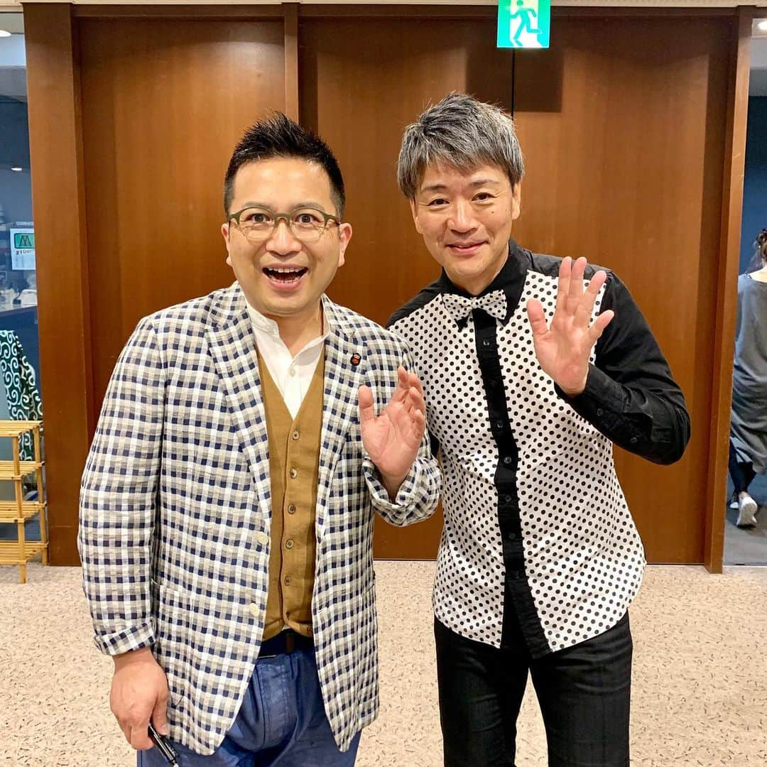 川上じゅんさんのインスタグラム写真 - (川上じゅんInstagram)「今日は、「バラエティー生活笑百科」NHK大阪 収録でした📺 レギュラー相談員の 桂吉弥さんと🤗 放送予定日 9/14(土)12:15〜12:40 NHK総合テレビ(全国ネット) #バラエティー生活笑百科  #桂南光 #桂吉弥 #桜稲垣早希  #アメリカザリガニ #浮世亭三吾美ユル  #川上じゅん #川上じゅん腹話術 #丘みどり」7月22日 21時13分 - kawakami_j