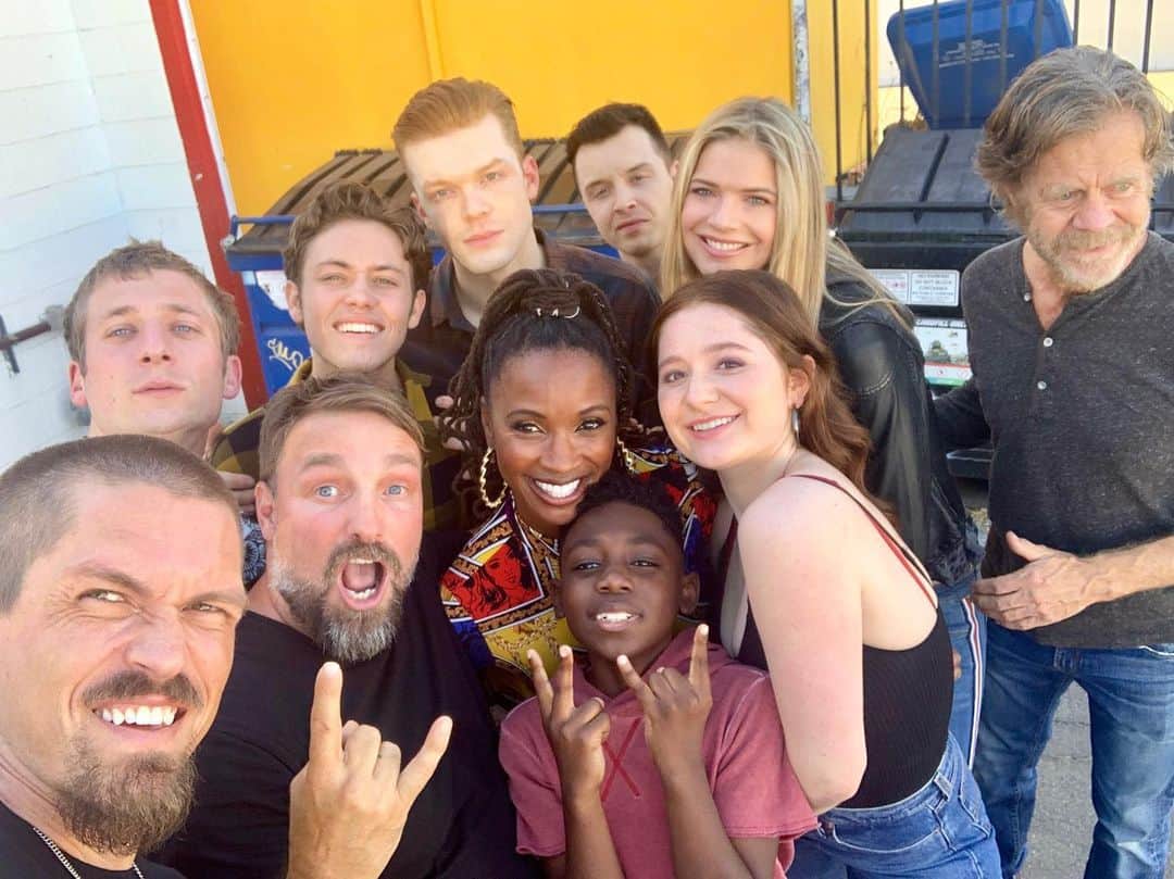 のインスタグラム：「Yesterday marked our 10th promo  photo shoot with the great @brianbowensmith!! It was one of the best, with THE BEST!! It wasn’t lost on anyone how truly special it was to still be at it! We love you B!! @shameless @showtime #Season10 #shamelessfamily #sofun #purejoy」