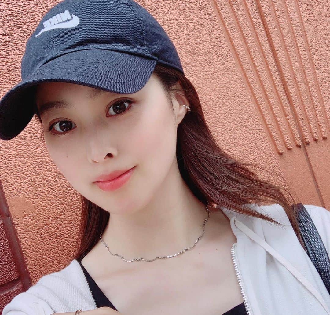 倉松すみれさんのインスタグラム写真 - (倉松すみれInstagram)「この頃ほんと帽子ばっかかぶってる🧢(髪の毛セットめんどくさぁ〜い😫笑) . . . . . . #ナイキ#キャップ女子#キャップ#コーデ#ファッション#お洒落#スポーティーコーデ#コーデ#私服#ナイキ女子#nike#cap#capfashion#fashion#coordinate#ootd#sportystyle#girlsfashion#nikefashion#🧢#selfiegirl」7月22日 16時07分 - sumire_0415