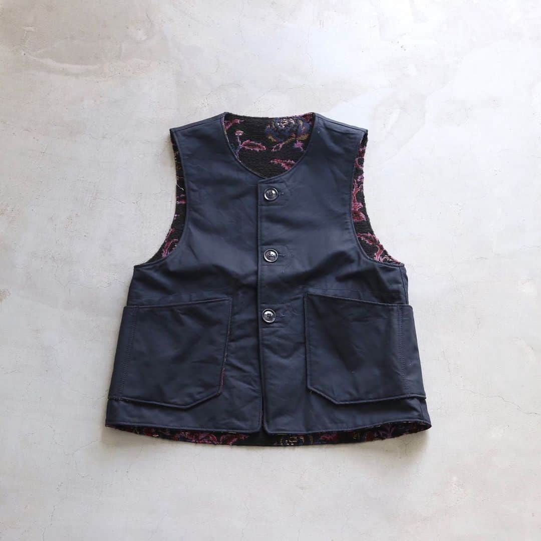 wonder_mountain_irieさんのインスタグラム写真 - (wonder_mountain_irieInstagram)「_ Engineered Garments / エンジニアードガーメンツ "Over Vest - Double Cloth -" ¥39,960- _ 〈online store / @digital_mountain〉 http://www.digital-mountain.net/shopdetail/000000009893/ _ 【オンラインストア#DigitalMountain へのご注文】 *24時間受付 *15時までのご注文で即日発送 *1万円以上ご購入で送料無料 tel：084-973-8204 _ We can send your order overseas. Accepted payment method is by PayPal or credit card only. (AMEX is not accepted)  Ordering procedure details can be found here. >>http://www.digital-mountain.net/html/page56.html _ 本店：#WonderMountain  blog>> http://wm.digital-mountain.info _ #NEPENTHES #EngineeredGarments #ネペンテス #エンジニアードガーメンツ _ 〒720-0044 広島県福山市笠岡町4-18 JR 「#福山駅」より徒歩10分 (12:00 - 19:00 水曜定休) #ワンダーマウンテン #japan #hiroshima #福山 #福山市 #尾道 #倉敷 #鞆の浦 近く _ 系列店：@hacbywondermountain _」7月22日 16時20分 - wonder_mountain_
