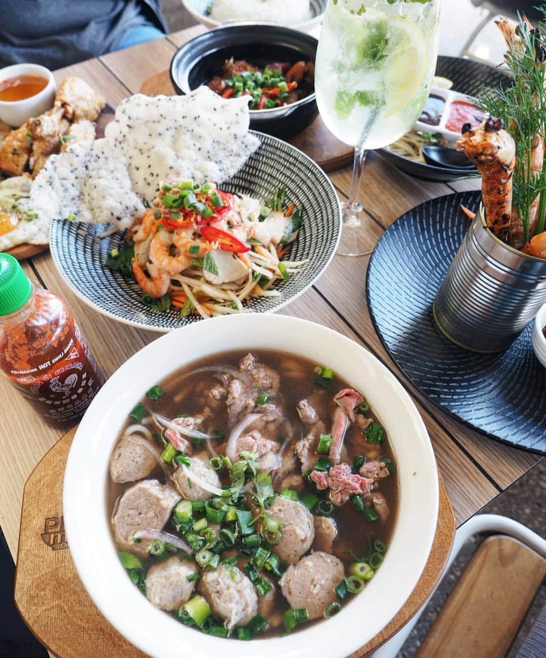 Erinaさんのインスタグラム写真 - (ErinaInstagram)「. . Weekend brunch date at @phomobarangaroo 🍜 🦐. . What's your favourite veitnamese food?? ☺️. . .」7月22日 16時50分 - eliseaki