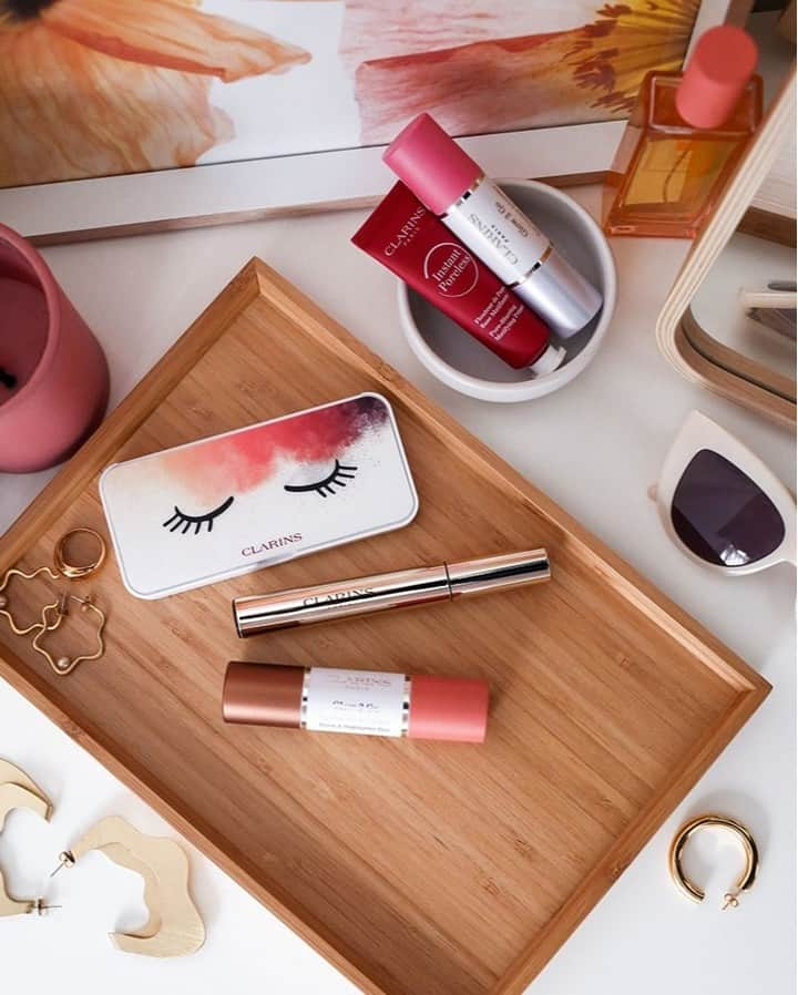 Clarins Australiaさんのインスタグラム写真 - (Clarins AustraliaInstagram)「Spotted: #Clarins’ Spring Make-up Collection on @mademoisellejaime’s bedside table. “The Ready in a Flash Eyeshadow Palette is perfect for creating an effortless eye look in under two minutes,” she says. “The compact size also makes this a great one to keep in your purse as the mix of soft shimmers and rich mattes will effortlessly transform your look from day to night.” #ClarinsAus #ClarinsMakeup #SelfieReadyWithClarins」7月22日 17時00分 - clarinsanz