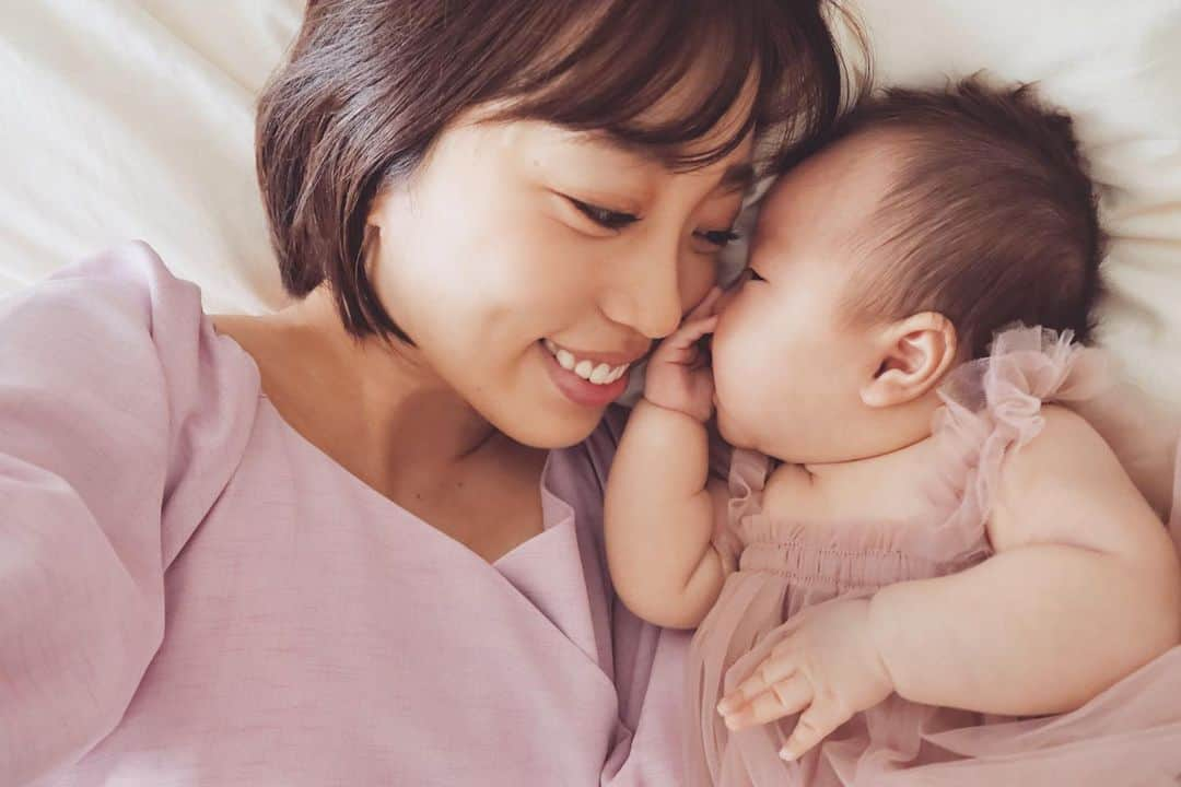 DJ YURiAさんのインスタグラム写真 - (DJ YURiAInstagram)「🤫🤫🤫﻿ ﻿ girls talk👩‍👧 パパには言えないこともあるよね😏 ﻿ ﻿ ﻿ #baby  #babygirl #🤫 #赤ちゃん #赤ちゃんのいる生活  #赤ちゃんとママ  #新米ママ #新米ママ東京部  #生後3ヶ月  #ママリ」7月22日 17時05分 - djyuria