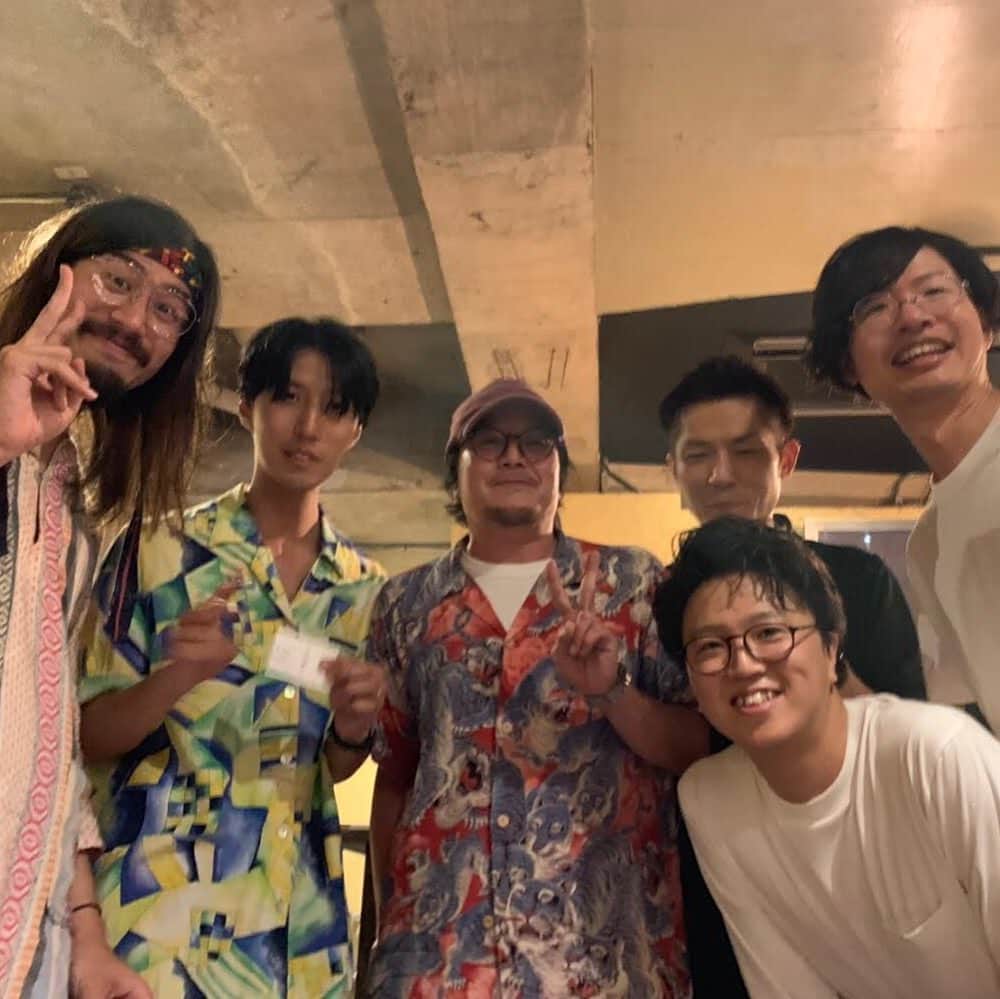 江口寿史のインスタグラム：「昨日は阿佐ヶ谷の後、渋谷。PICTURED RESORTの２ndレコ発ライブに行きました。初対面のメンバーと記念写真らしい記念写真。笑」